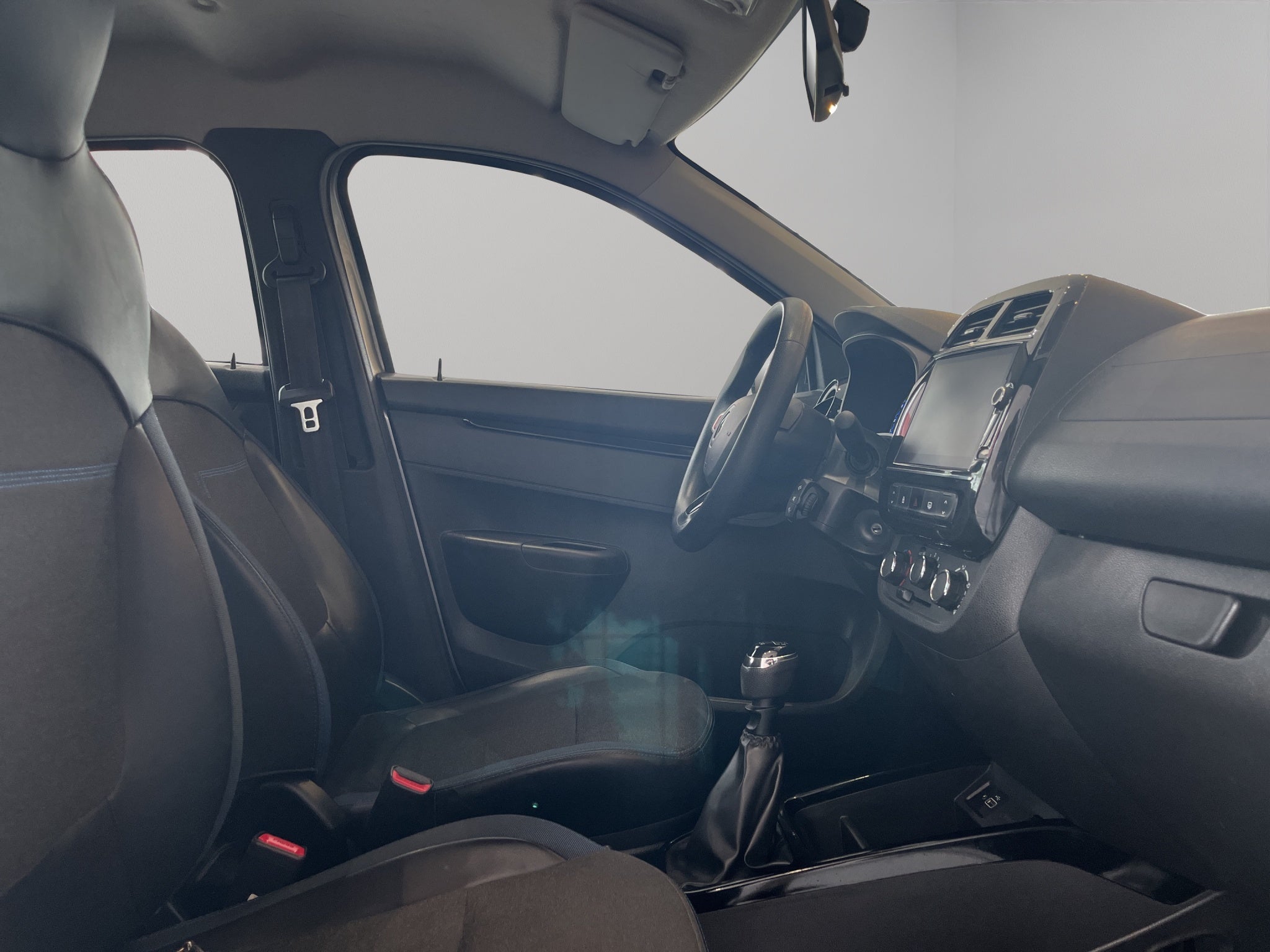 2024 Renault Kwid 5 pts. HB Iconic, TM5, a/ac., pantalla touch 8