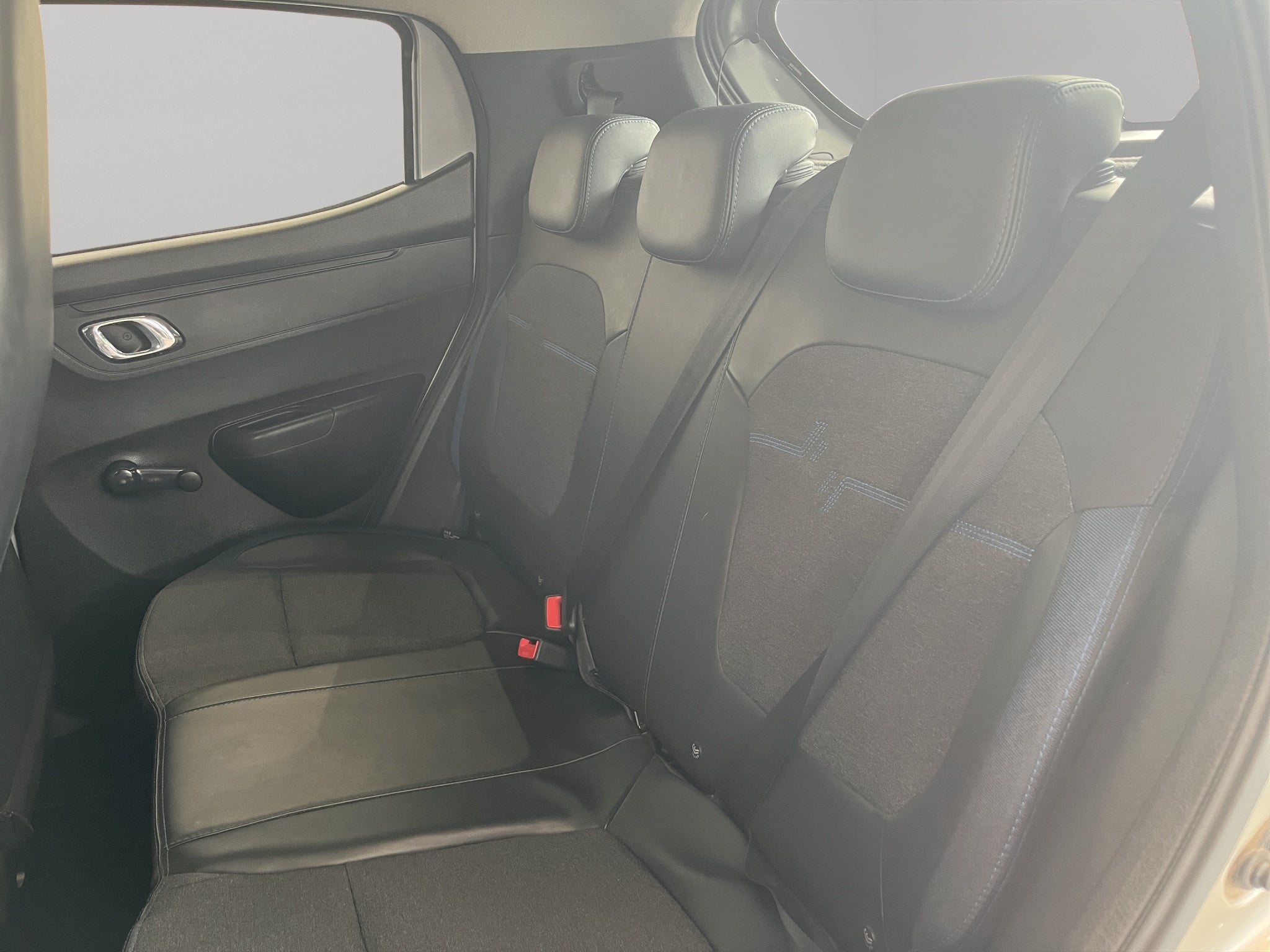 2024 Renault Kwid 5 pts. HB Iconic, TM5, a/ac., pantalla touch 8