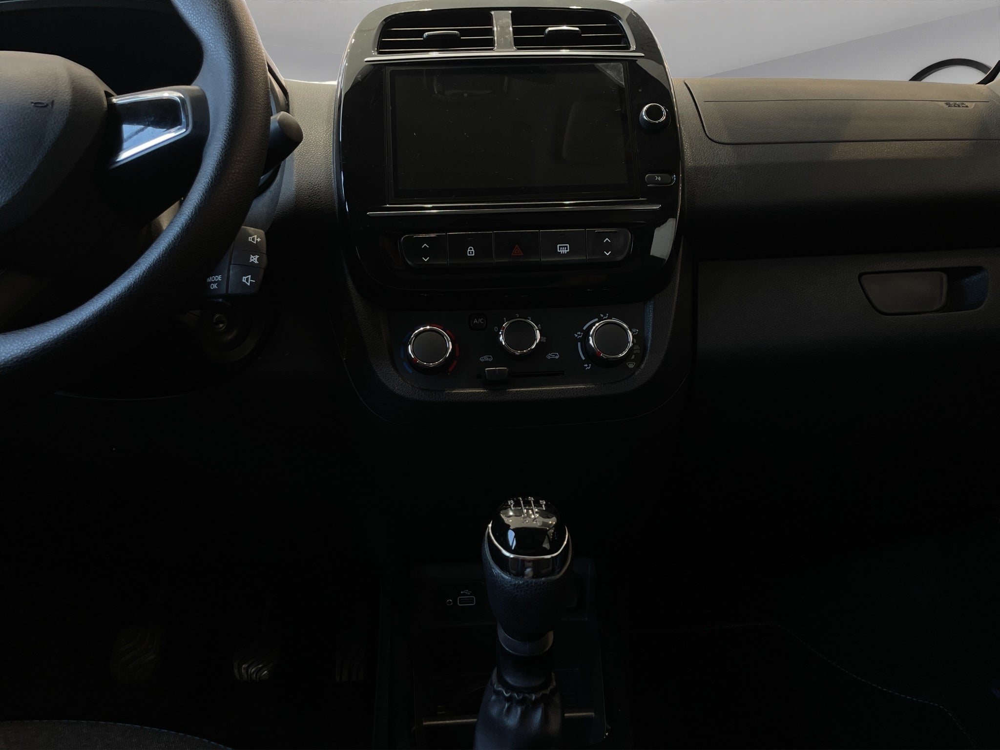 2023 Renault Kwid 5 pts. HB Bitono, TM5, a/ac., pantalla touch 8