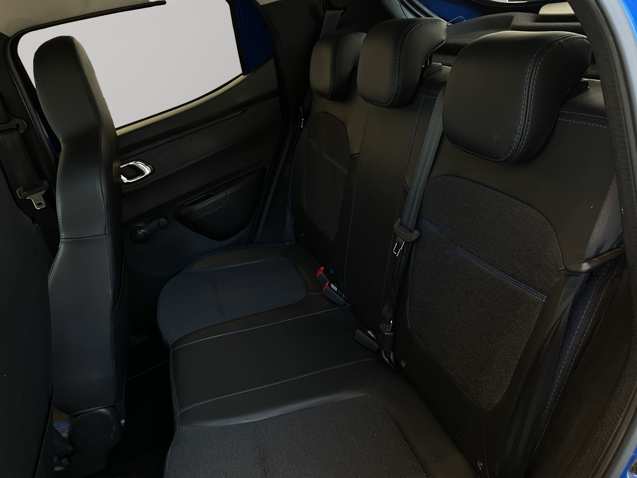 2023 Renault Kwid 5 pts. HB Bitono, TM5, a/ac., pantalla touch 8