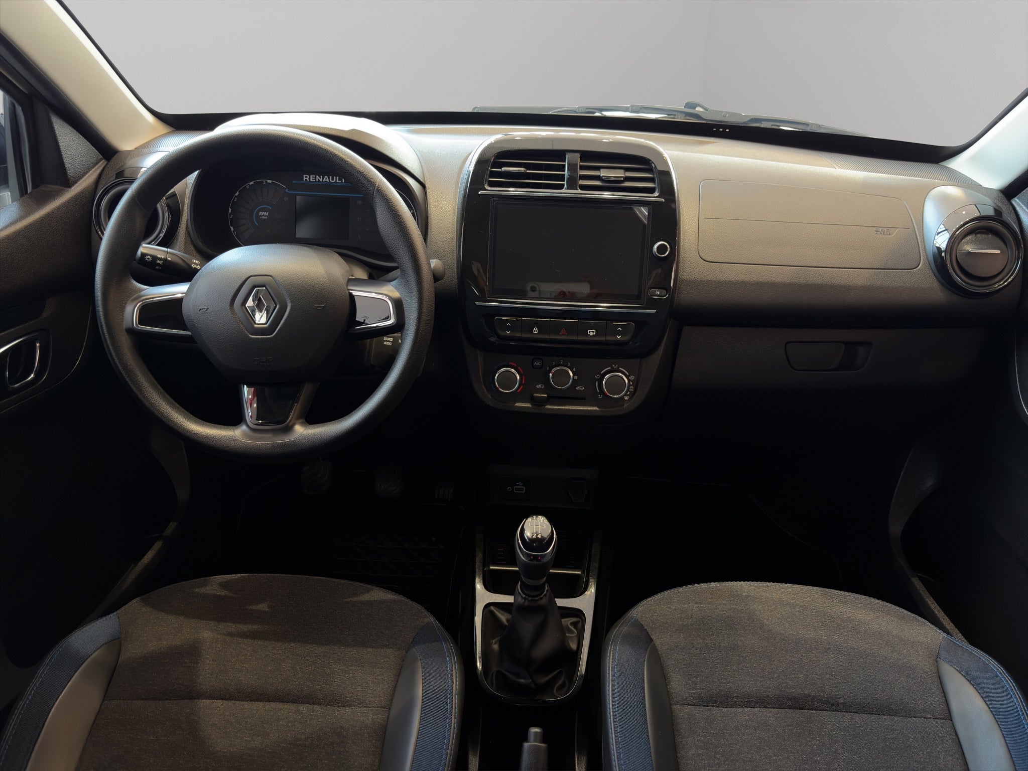 2025 Renault Kwid 5 pts. HB Iconic, TM5, a/ac., pantalla touch 8