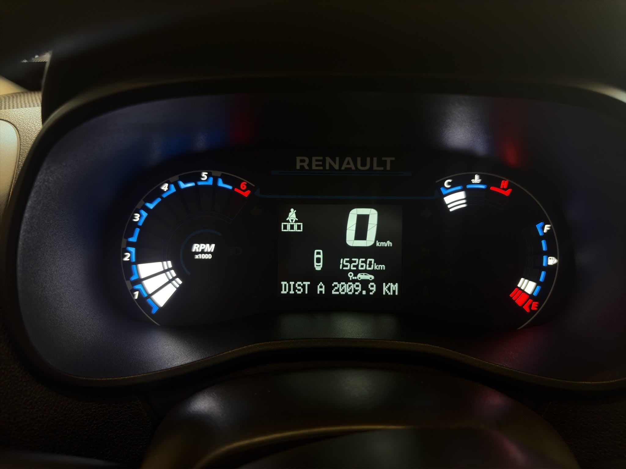 2025 Renault Kwid 5 pts. HB Iconic, TM5, a/ac., pantalla touch 8