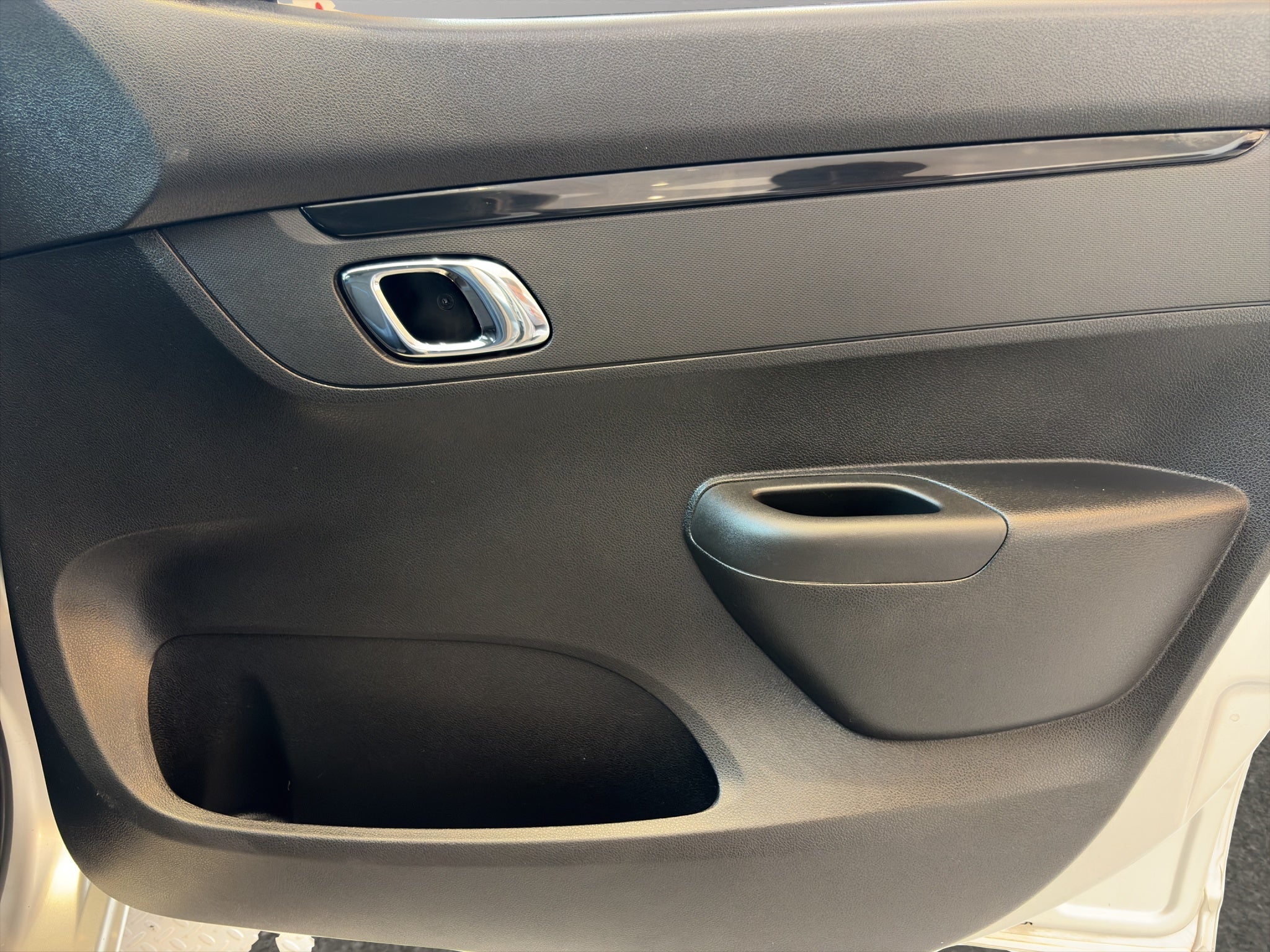 2025 Renault Kwid 5 pts. HB Iconic, TM5, a/ac., pantalla touch 8