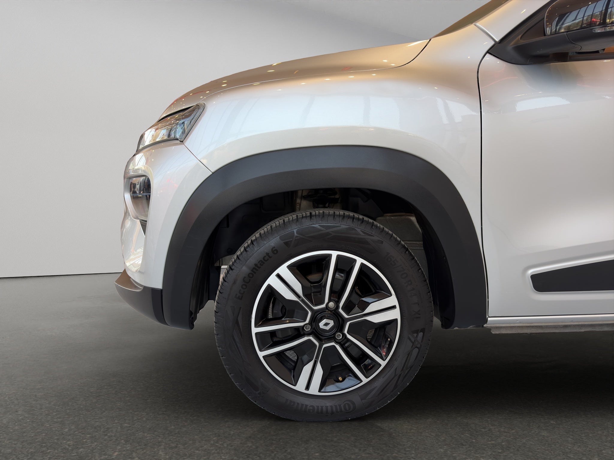 2025 Renault Kwid 5 pts. HB Iconic, TM5, a/ac., pantalla touch 8