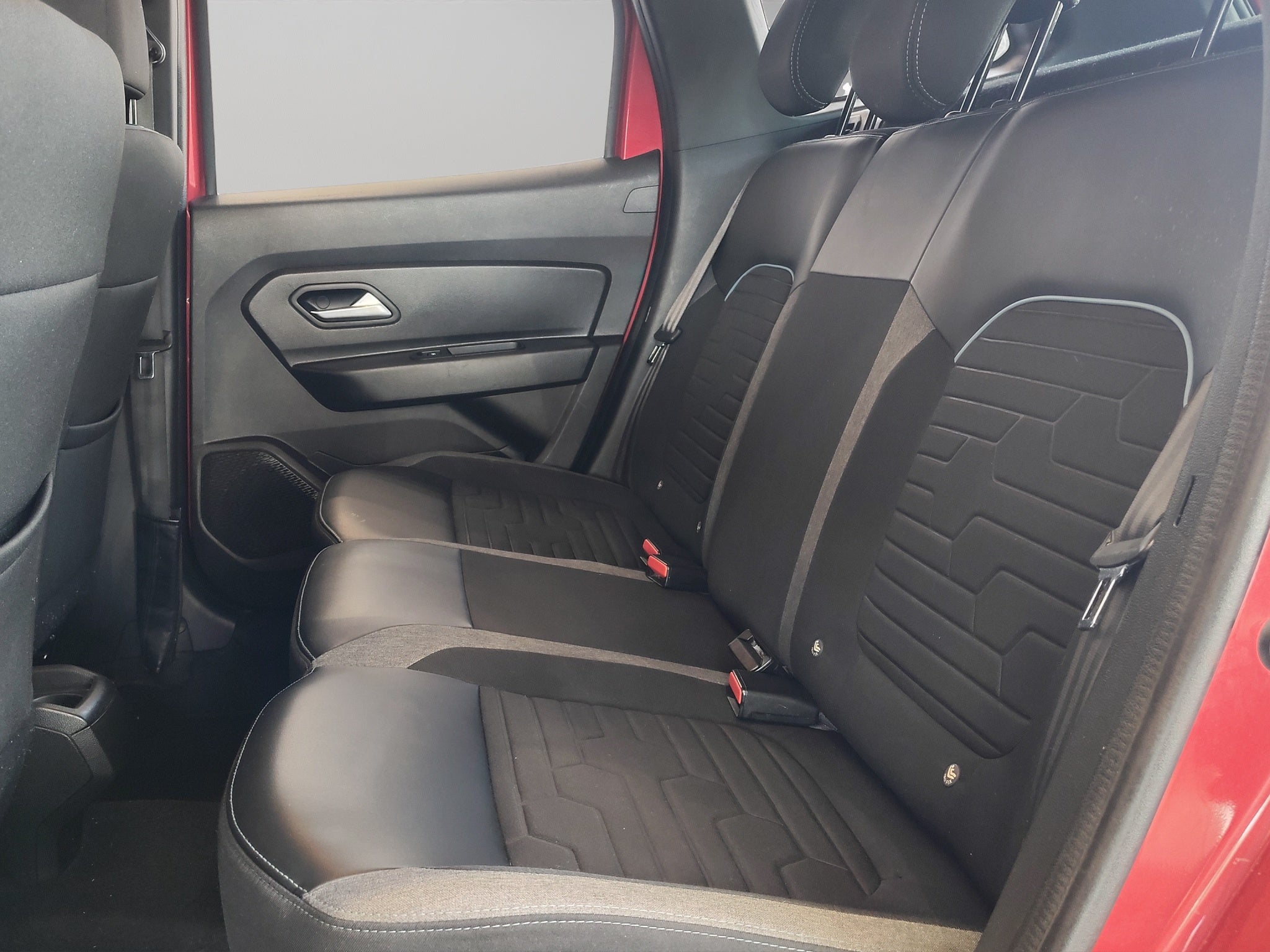 2022 Renault Duster VUD 5 pts. Iconic, 1.3T, TA, a/ac., VE, MP3, GPS, f. niebla, RA-17