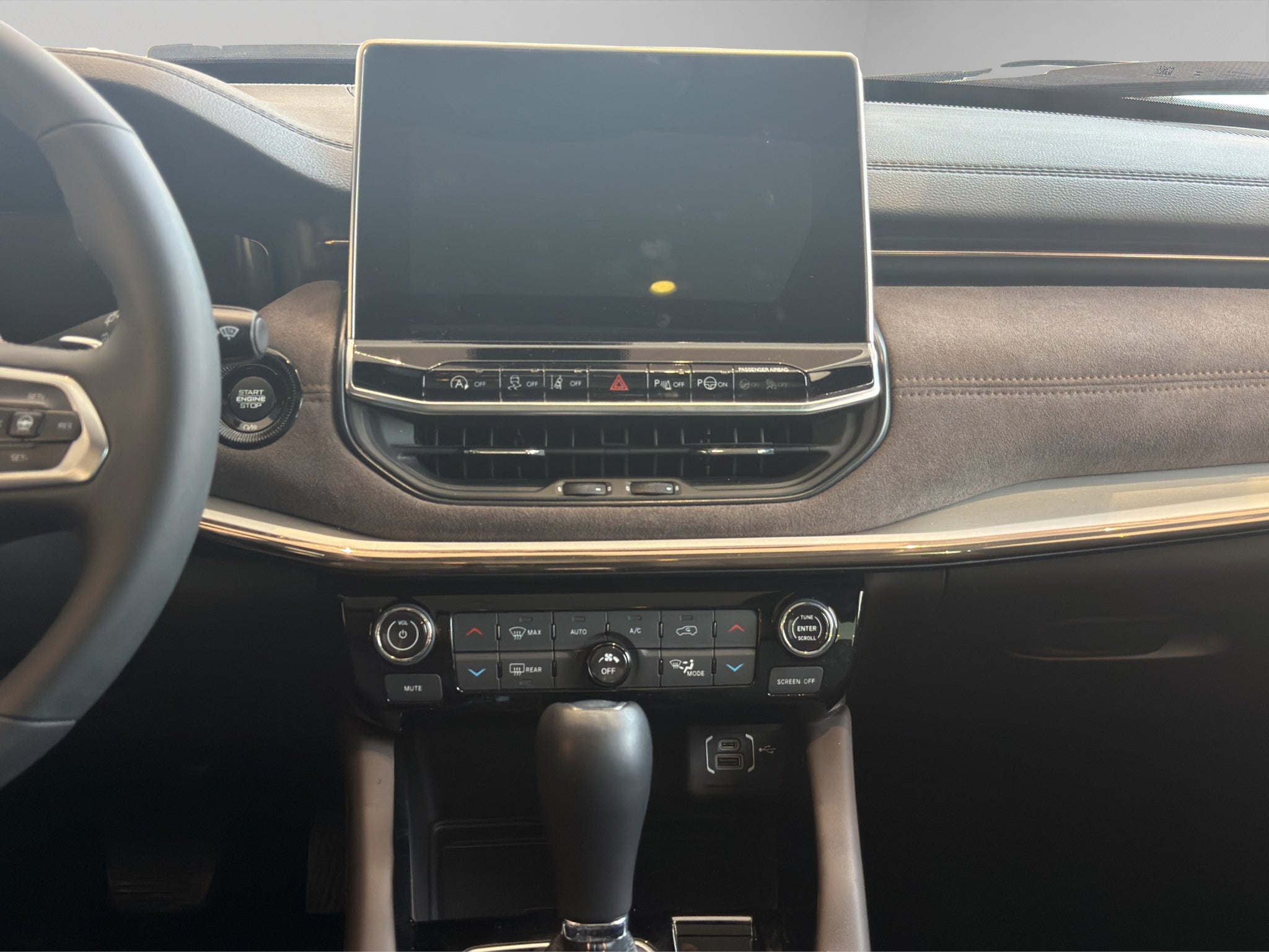 2025 Jeep Commander VUD 5 pts. Overland, 1.3T, TA, a/ac. Aut., QCP, RA-19