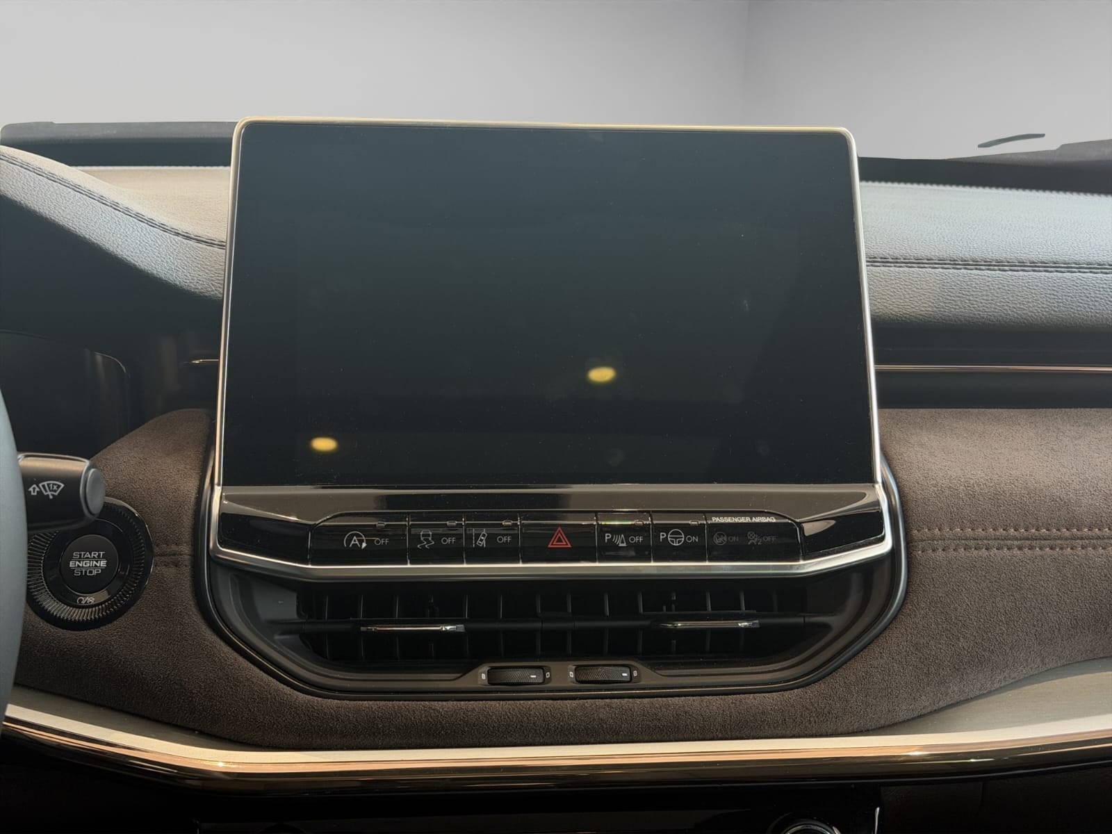 2025 Jeep Commander VUD 5 pts. Overland, 1.3T, TA, a/ac. Aut., QCP, RA-19