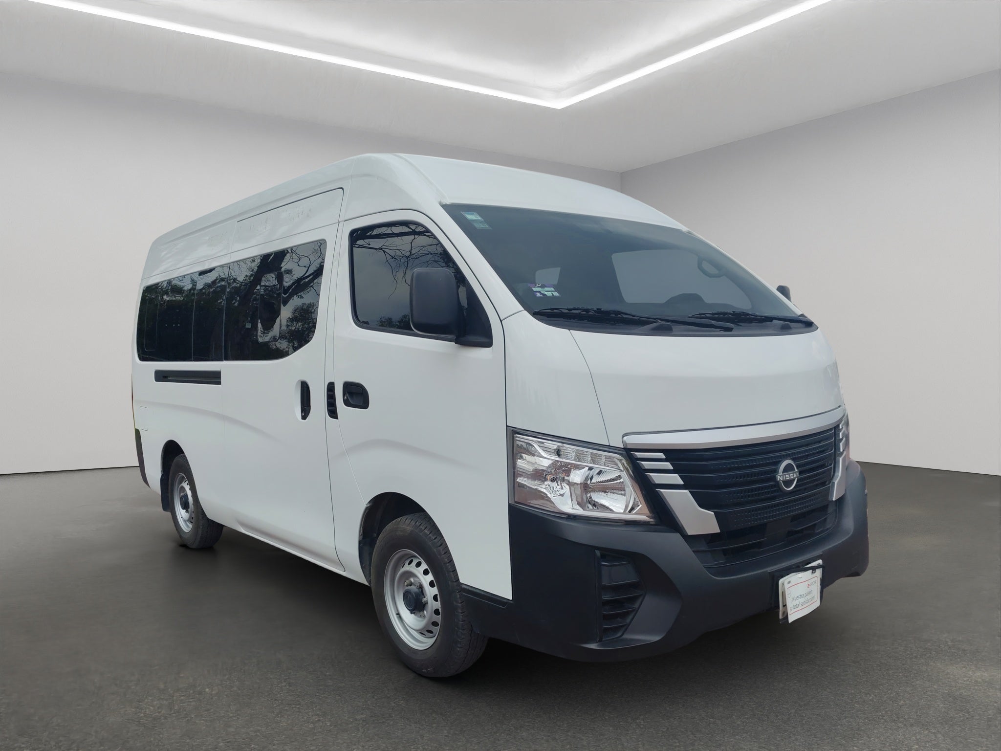 2025 Nissan Comerciales Urvan Panel 4 pts. Amplia con ventanas, TM5