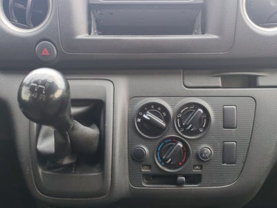 2025 Nissan Comerciales Urvan Panel 4 pts. Amplia con ventanas, TM5