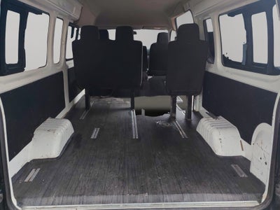 2025 Nissan Comerciales Urvan Panel 4 pts. Amplia con ventanas, TM5