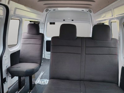 2025 Nissan Comerciales Urvan Panel 4 pts. Amplia con ventanas, TM5