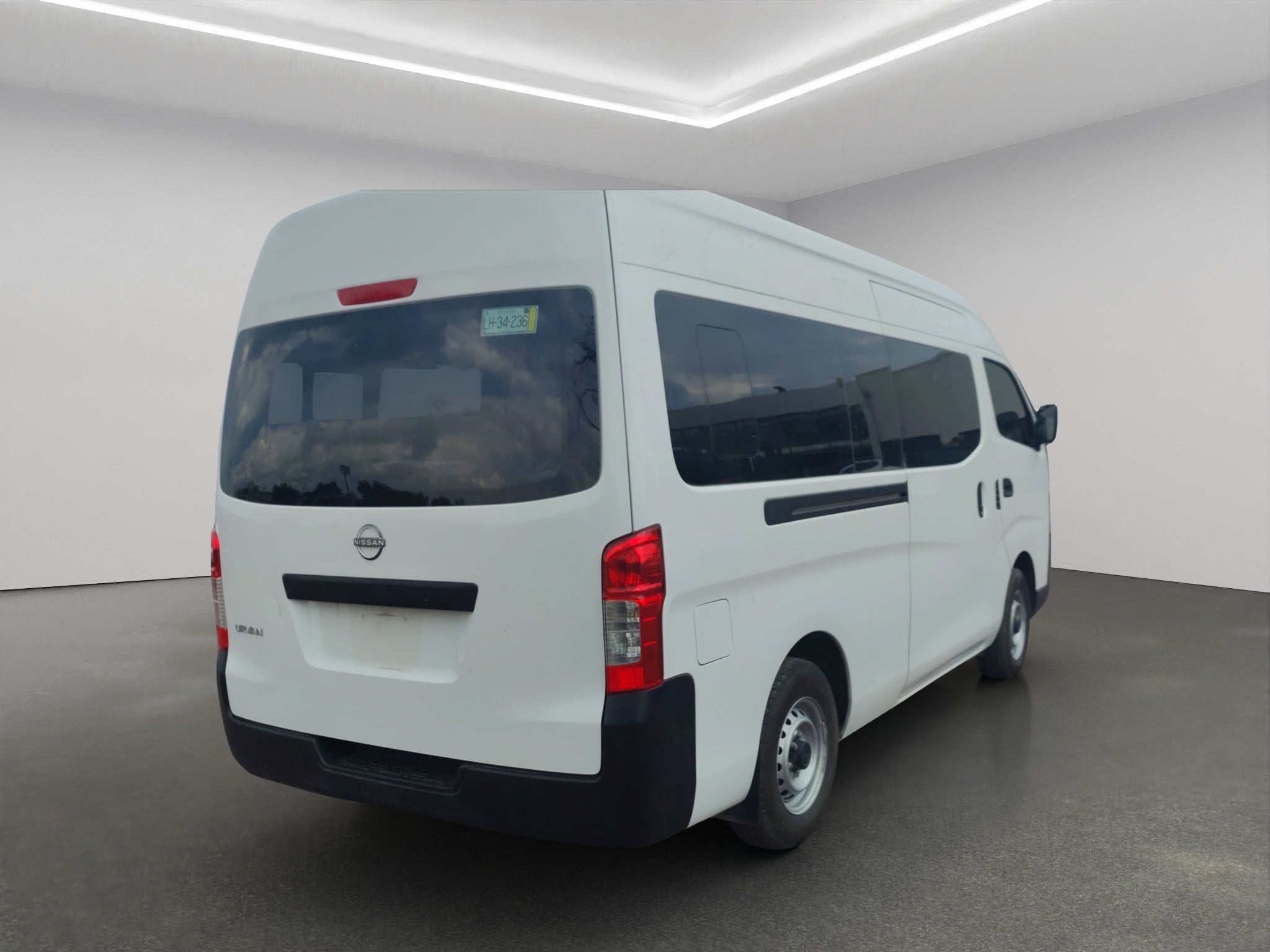 2025 Nissan Comerciales Urvan Panel 4 pts. Amplia con ventanas, TM5