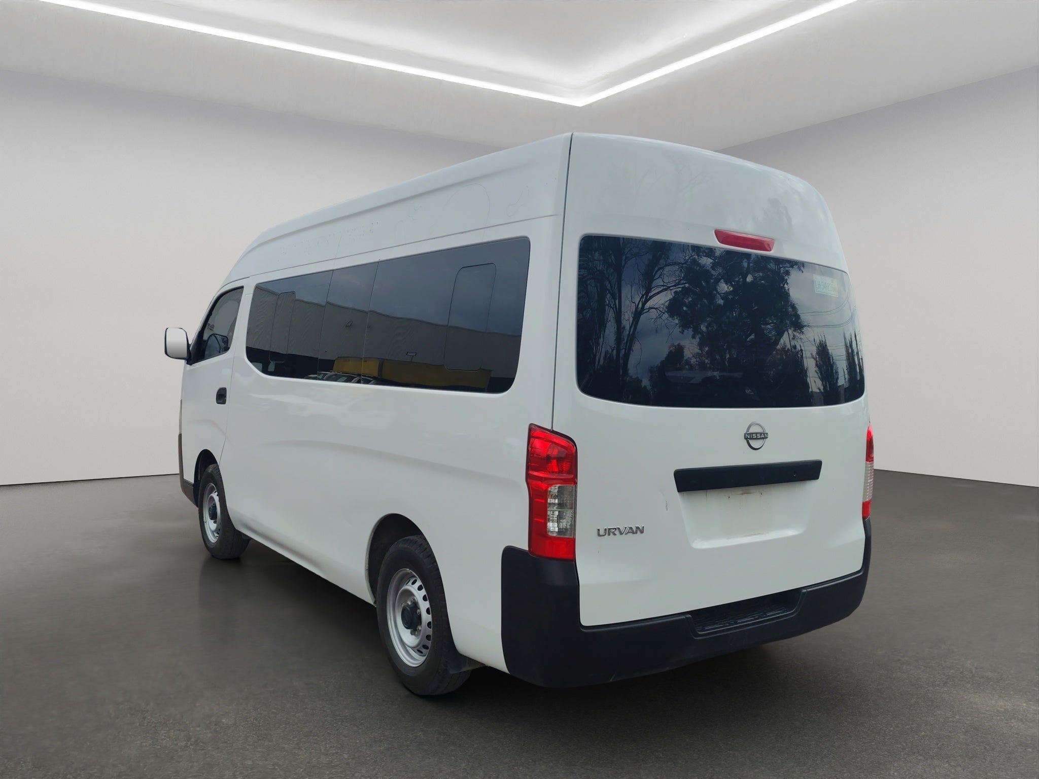 2025 Nissan Comerciales Urvan Panel 4 pts. Amplia con ventanas, TM5