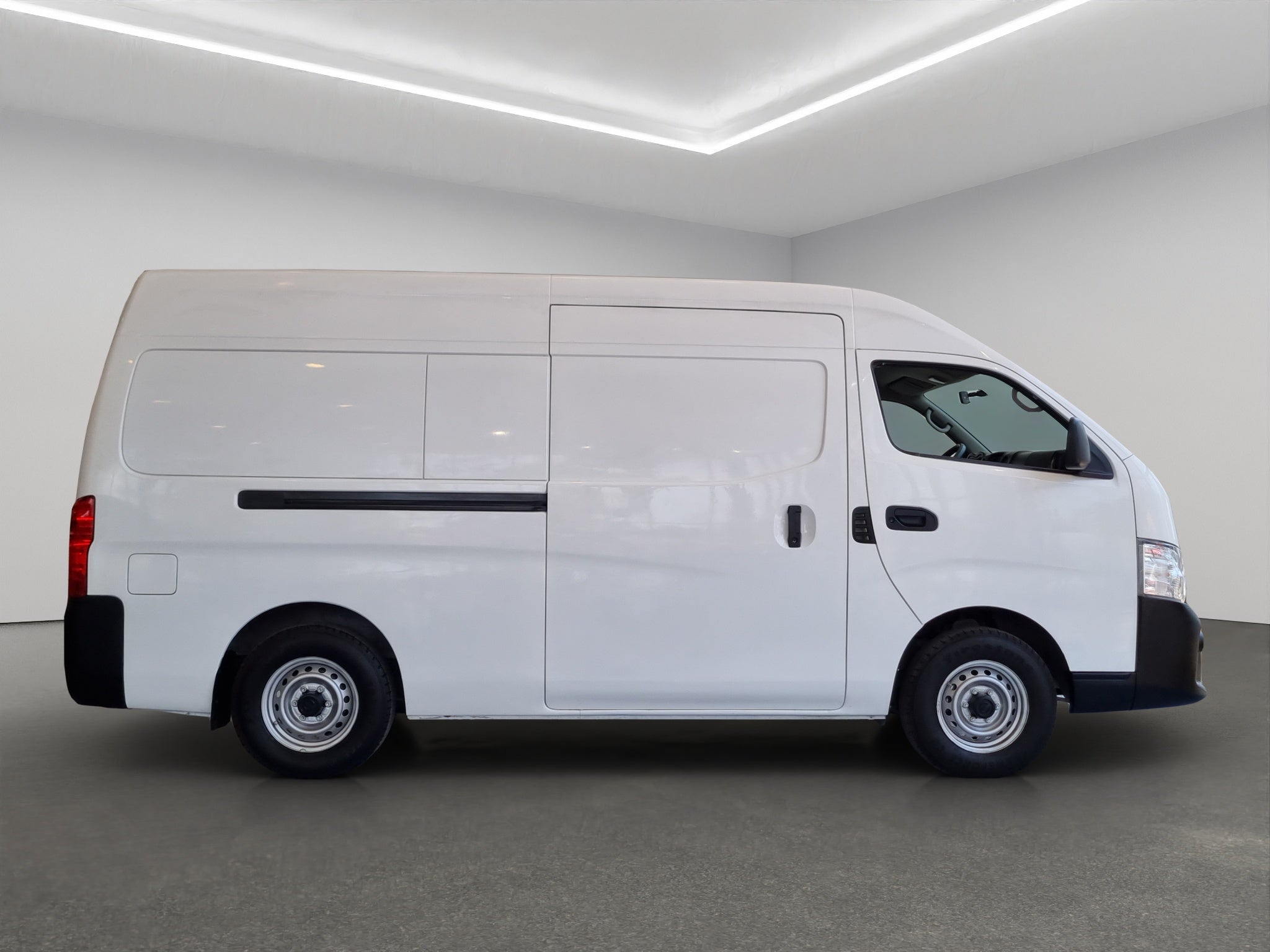 2023 Nissan Comerciales Urvan Panel 4 pts. Amplia, TM5, a/ac.