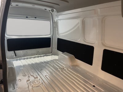 2024 Nissan Comerciales Urvan Panel 4 pts. Amplia, TM5, a/ac.