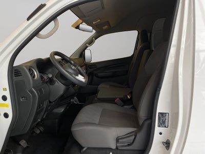 2024 Nissan Comerciales Urvan Panel 4 pts. Amplia, TM5, a/ac.