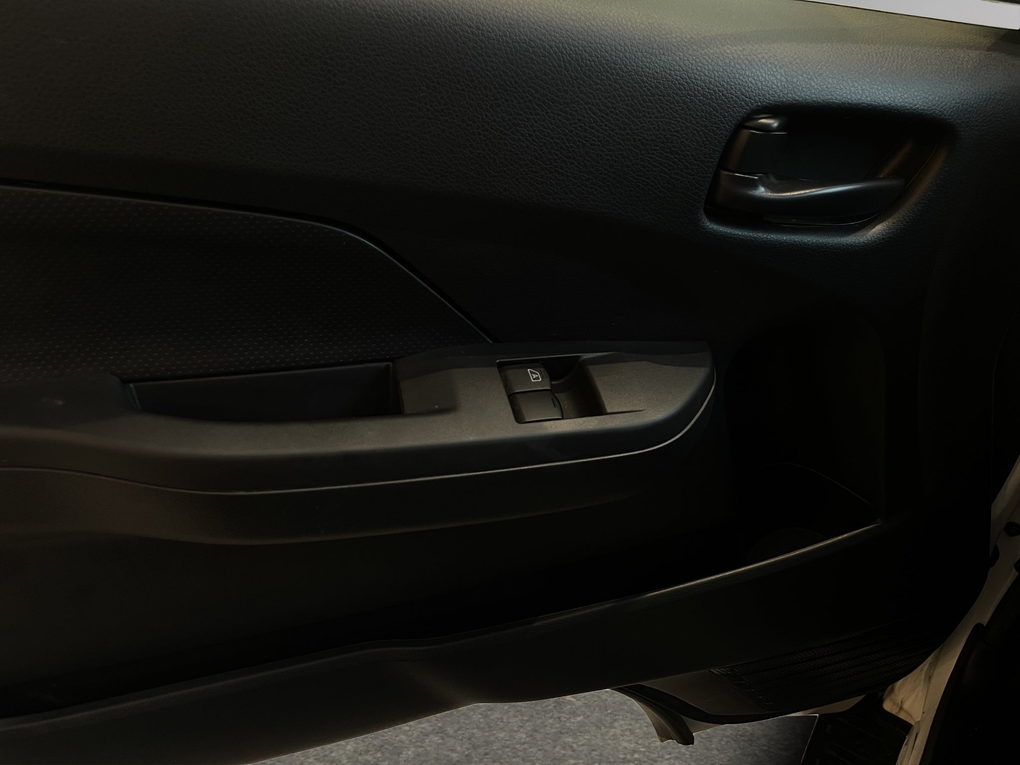 2024 Nissan Comerciales Urvan Panel 4 pts. Amplia, TM5, a/ac.