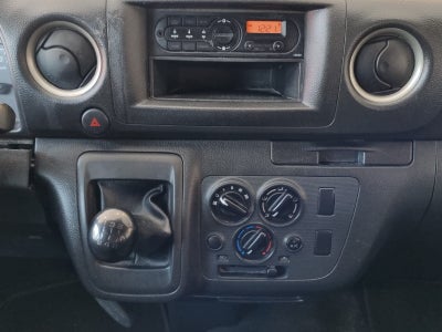 2022 Nissan Comerciales Urvan Panel 4 pts. Amplia, TM5, a/ac.