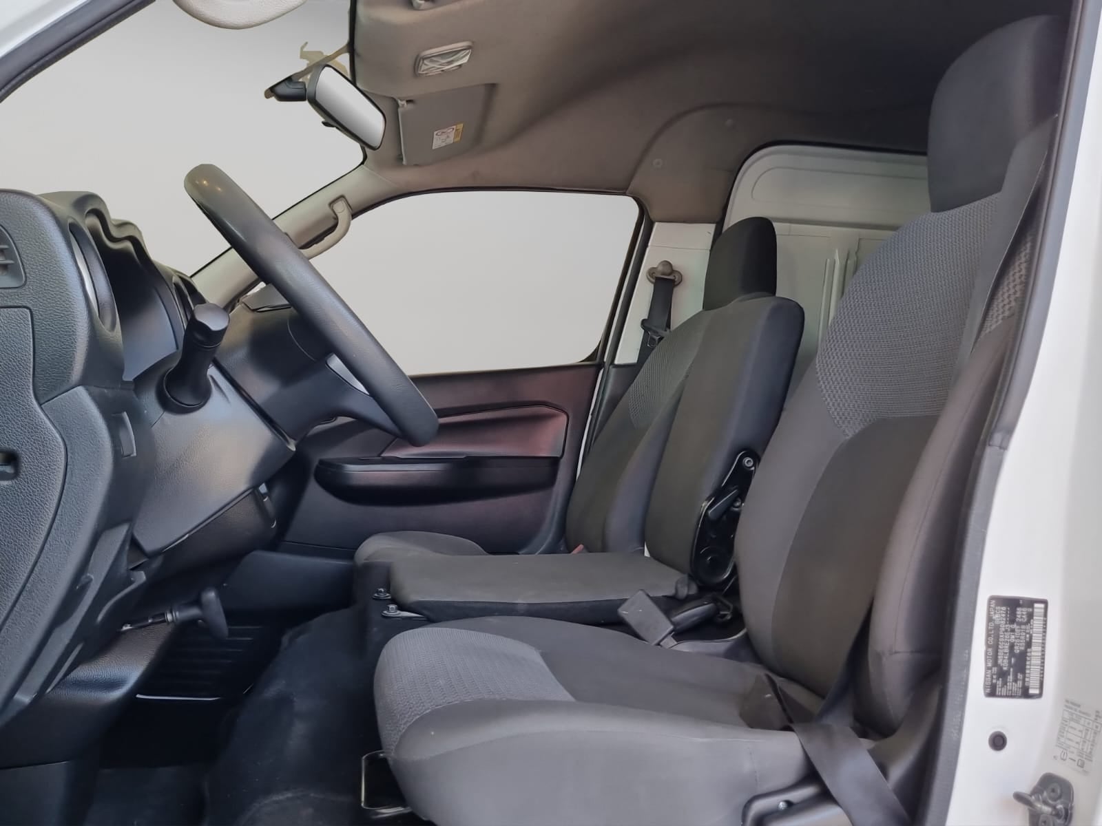 2022 Nissan Comerciales Urvan Panel 4 pts. Amplia, TM5, a/ac.