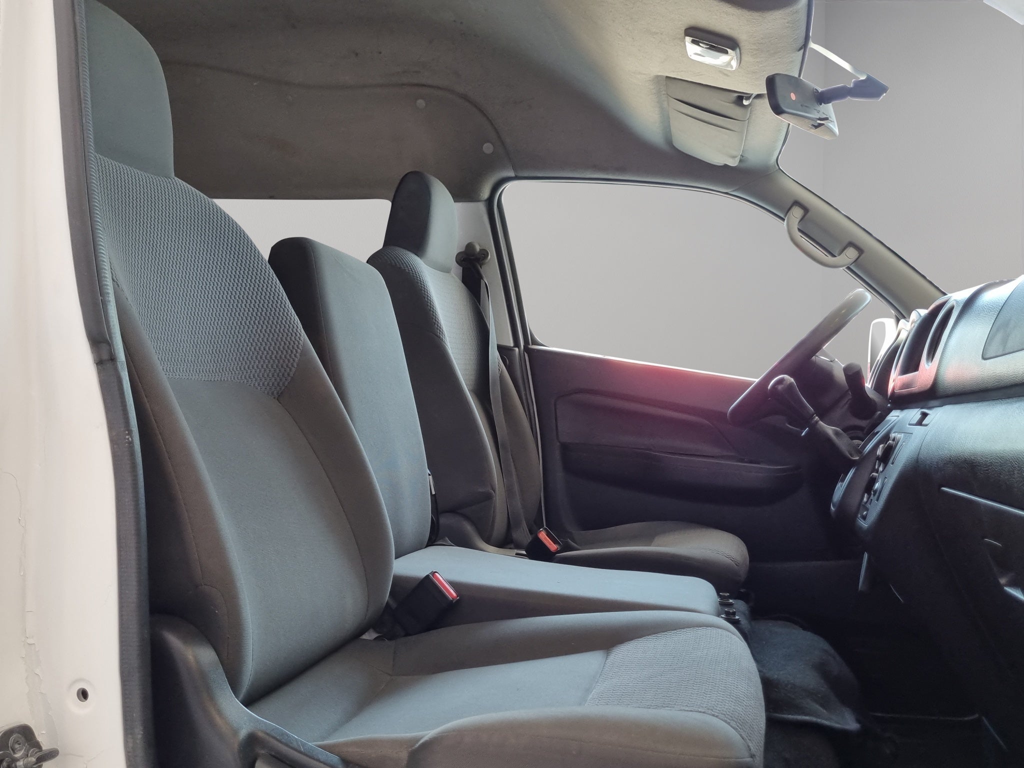 2023 Nissan Comerciales Urvan Panel 4 pts. Amplia, TM5, a/ac.