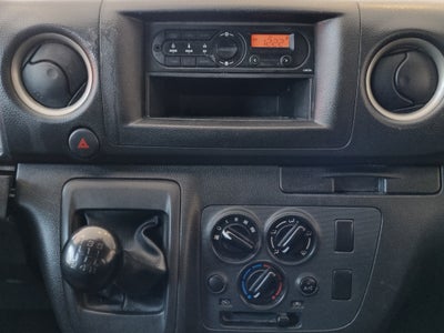 2023 Nissan Comerciales Urvan Panel 4 pts. Amplia, TM5, a/ac.