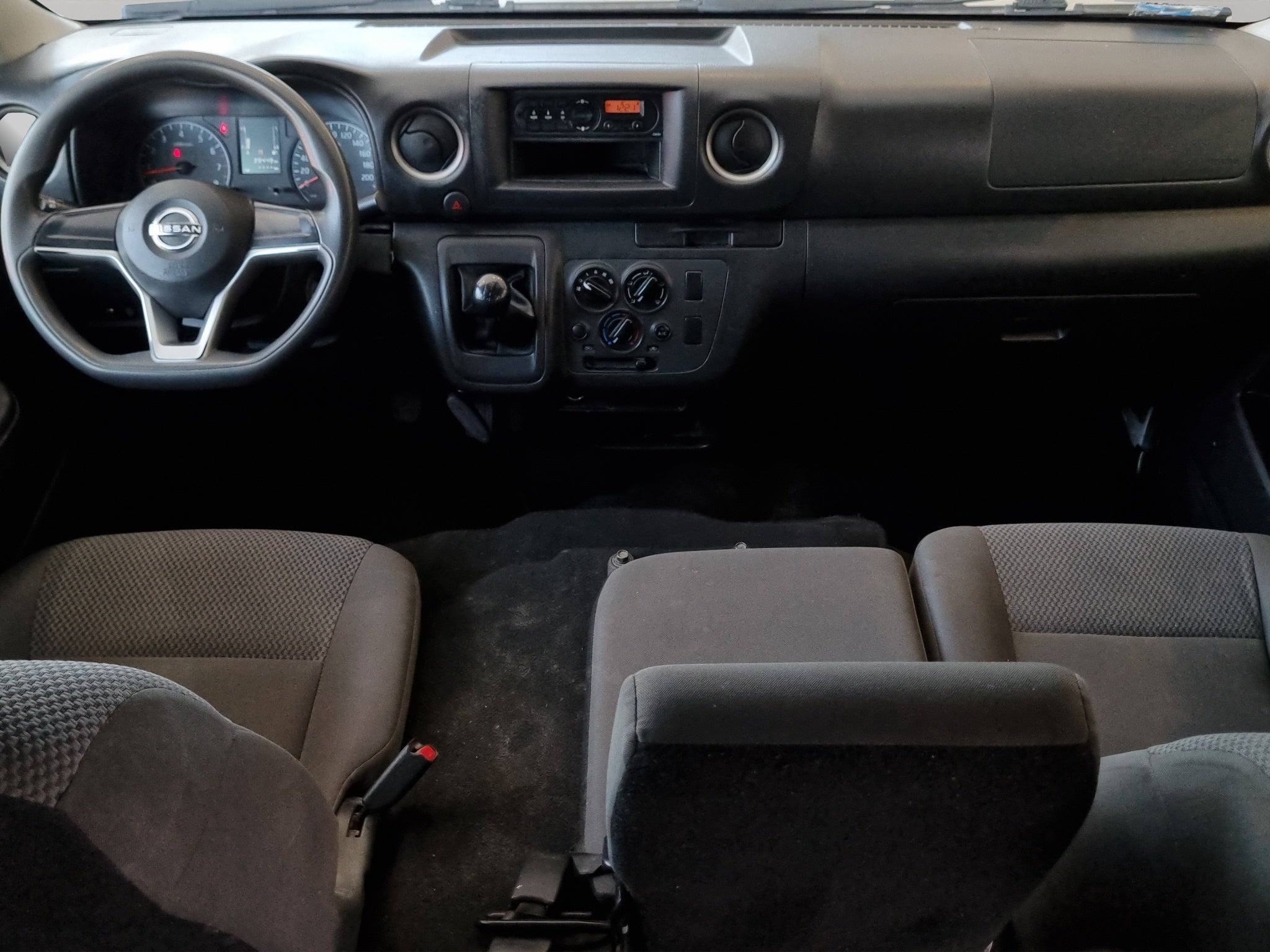 2023 Nissan Comerciales Urvan Panel 4 pts. Amplia, TM5, a/ac.