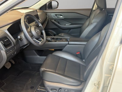 2023 Nissan X-Trail VUD 5 pts. Platinum, TA, piel, QCP, GPS, RA-19 (línea nueva)