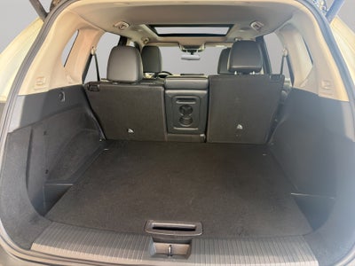 2023 Nissan X-Trail VUD 5 pts. Platinum, TA, piel, QCP, GPS, RA-19 (línea nueva)