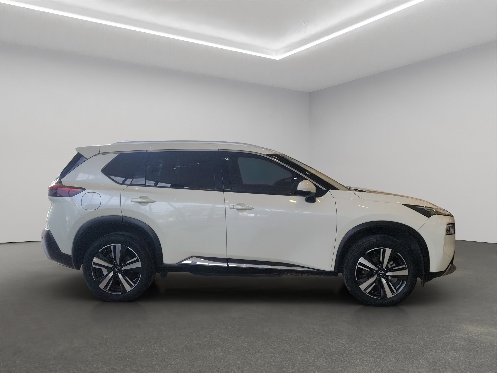 2024 Nissan X-Trail VUD 5 pts. Platinum Plus, TA, piel, QCP, GPS, ADAS, RA-19