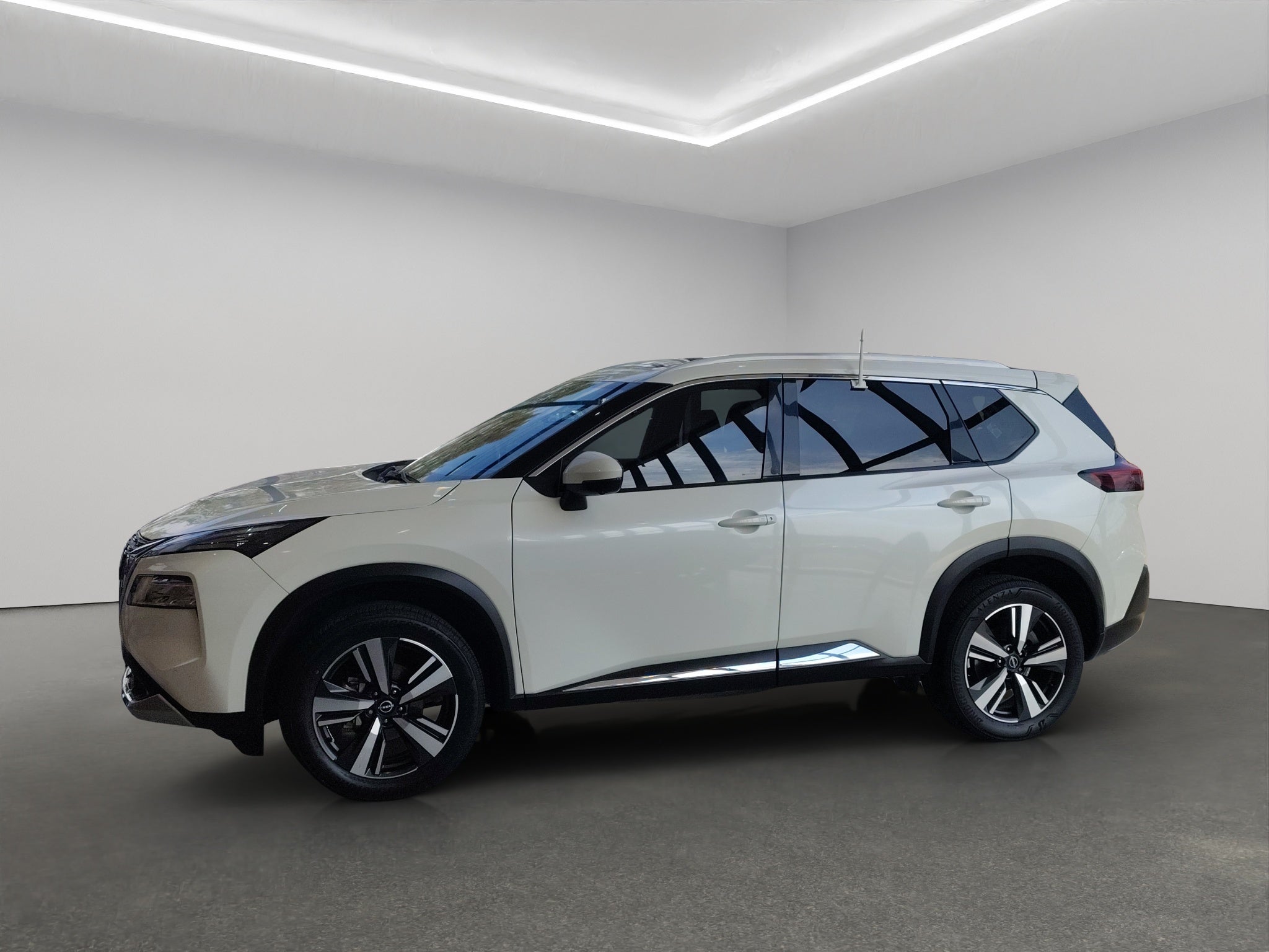 2024 Nissan X-Trail VUD 5 pts. Platinum Plus, TA, piel, QCP, GPS, ADAS, RA-19