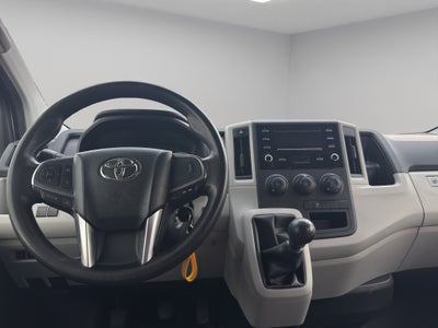 2023 Toyota Comerciales Hiace Panel 5 pts. DX Superlarga, toldo alto, TM5