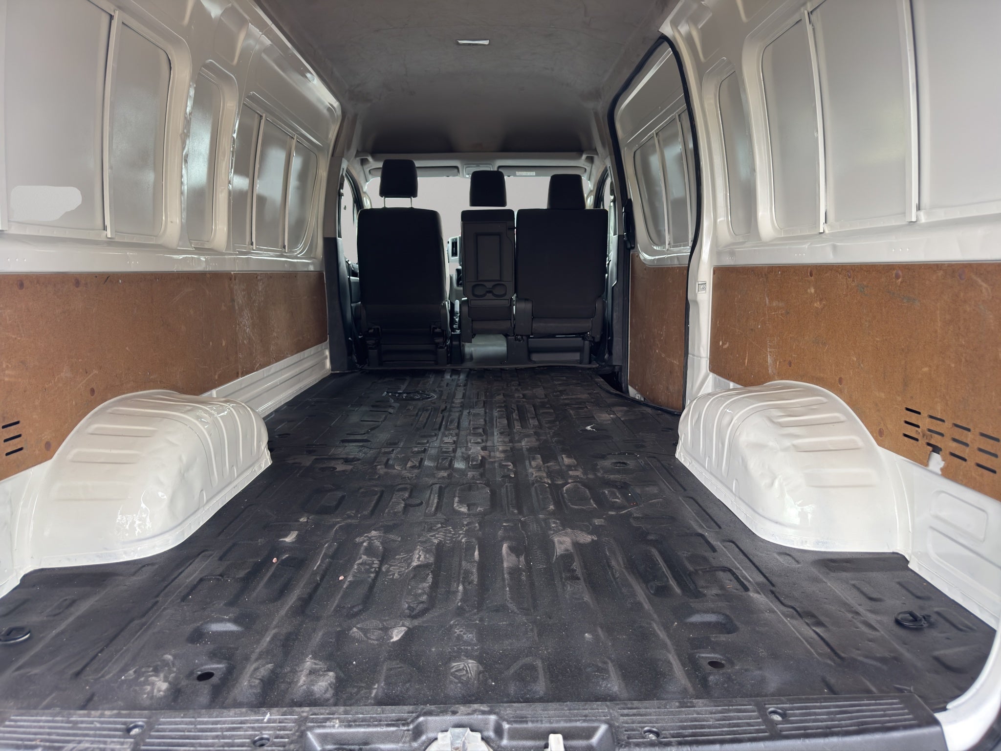 2023 Toyota Comerciales Hiace Panel 5 pts. DX Superlarga, toldo alto, TM5