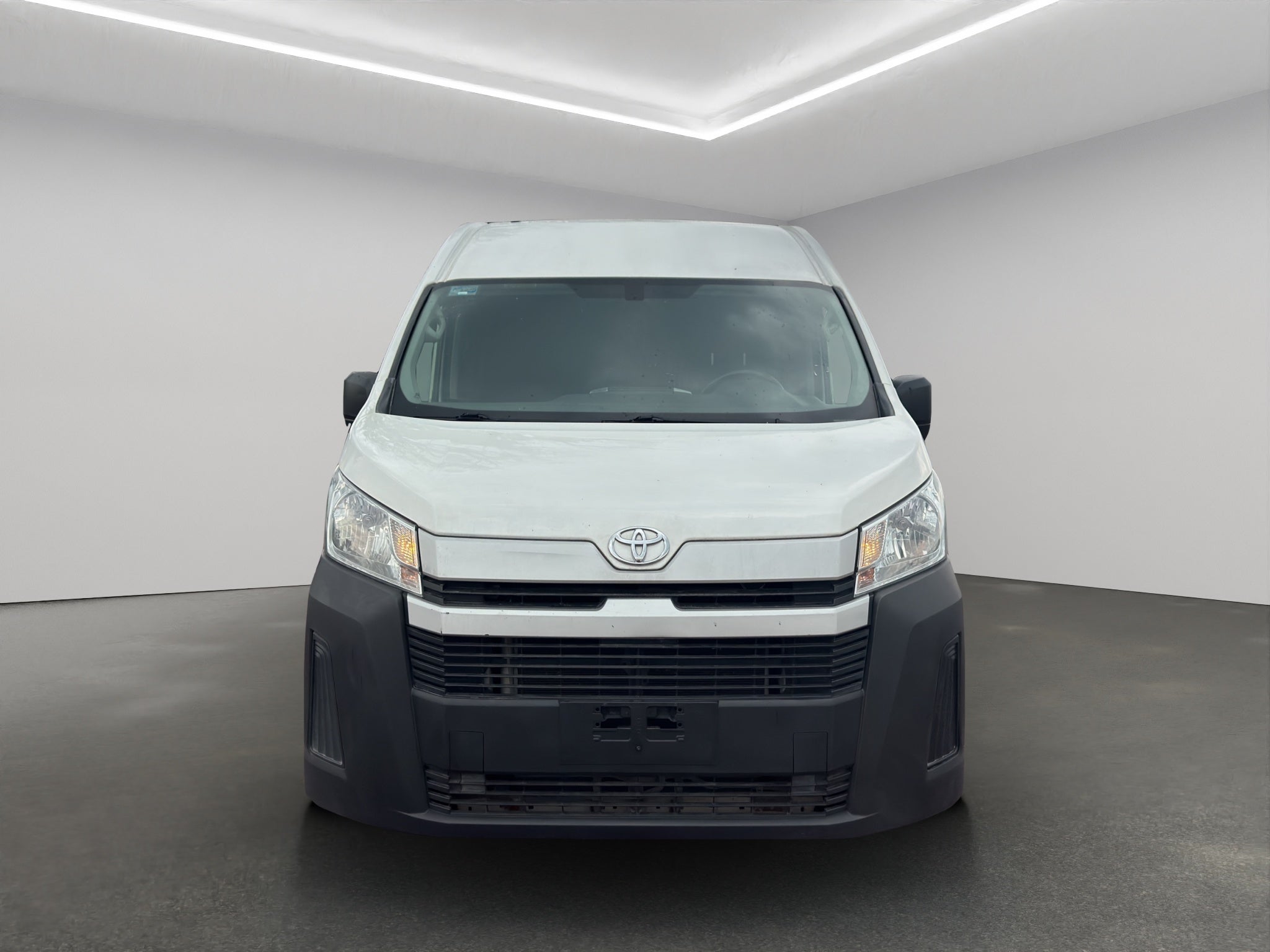 2023 Toyota Comerciales Hiace Panel 5 pts. DX Superlarga, toldo alto, TM5