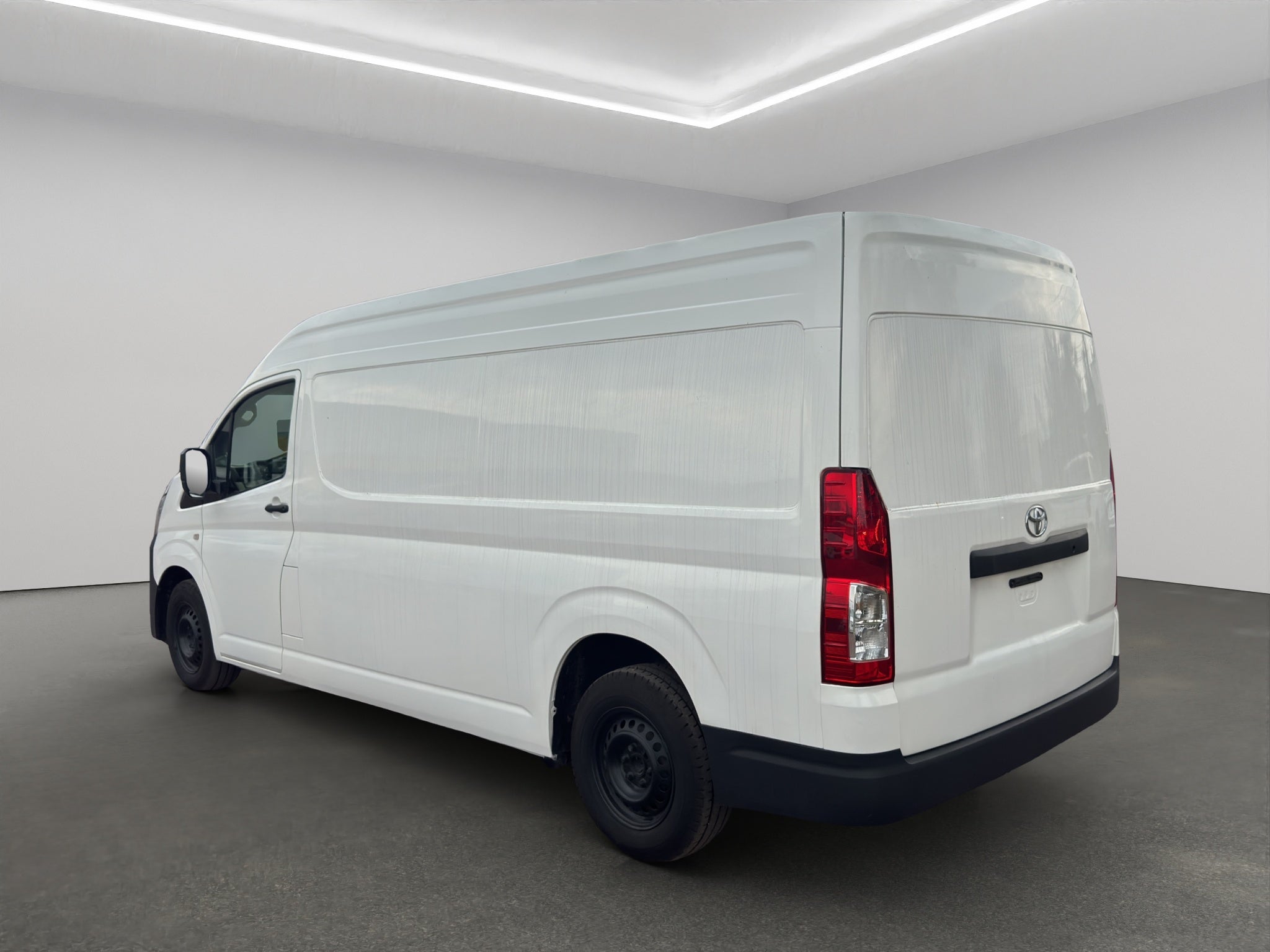 2023 Toyota Comerciales Hiace Panel 5 pts. DX Superlarga, toldo alto, TM5