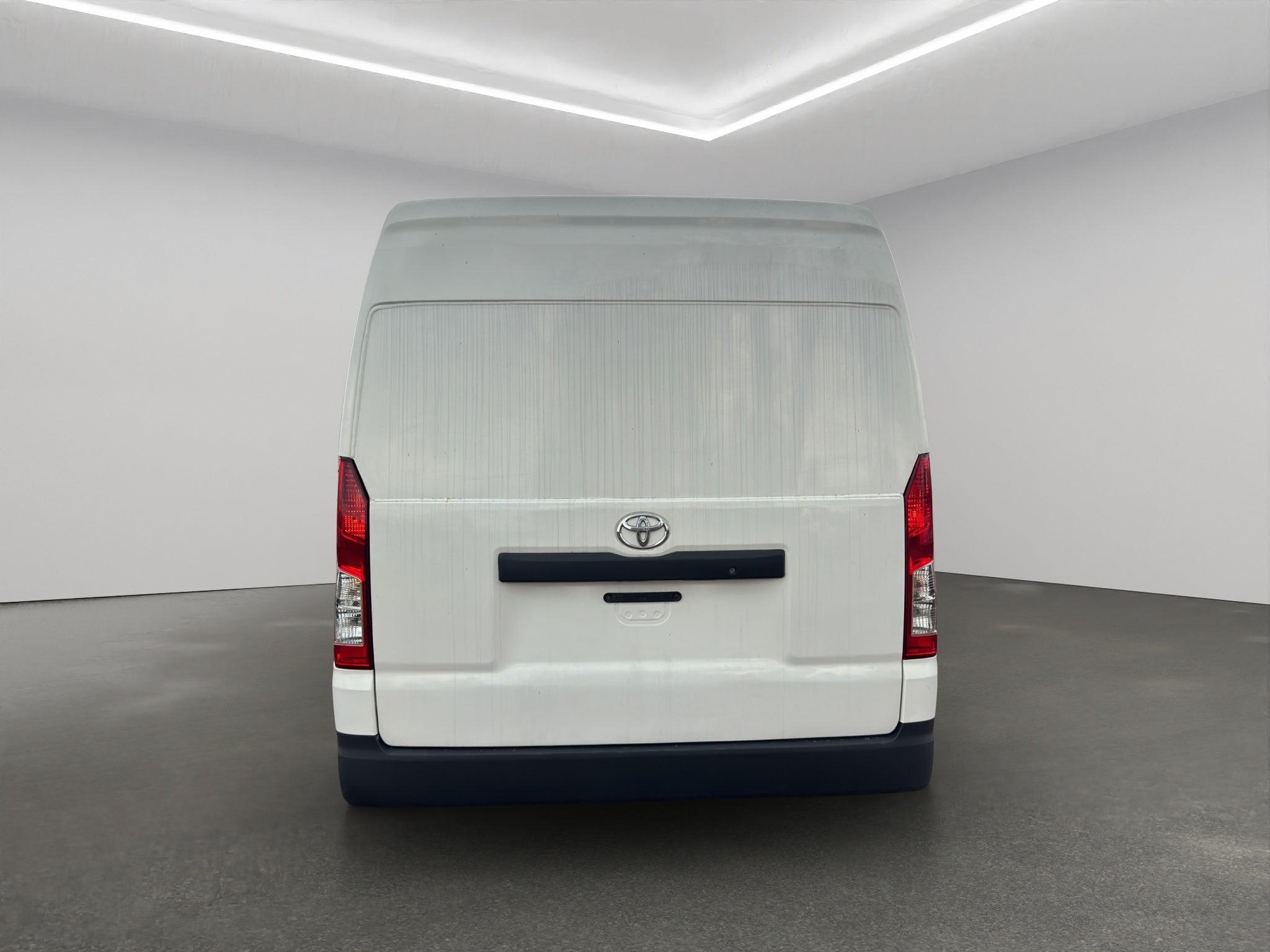 2023 Toyota Comerciales Hiace Panel 5 pts. DX Superlarga, toldo alto, TM5