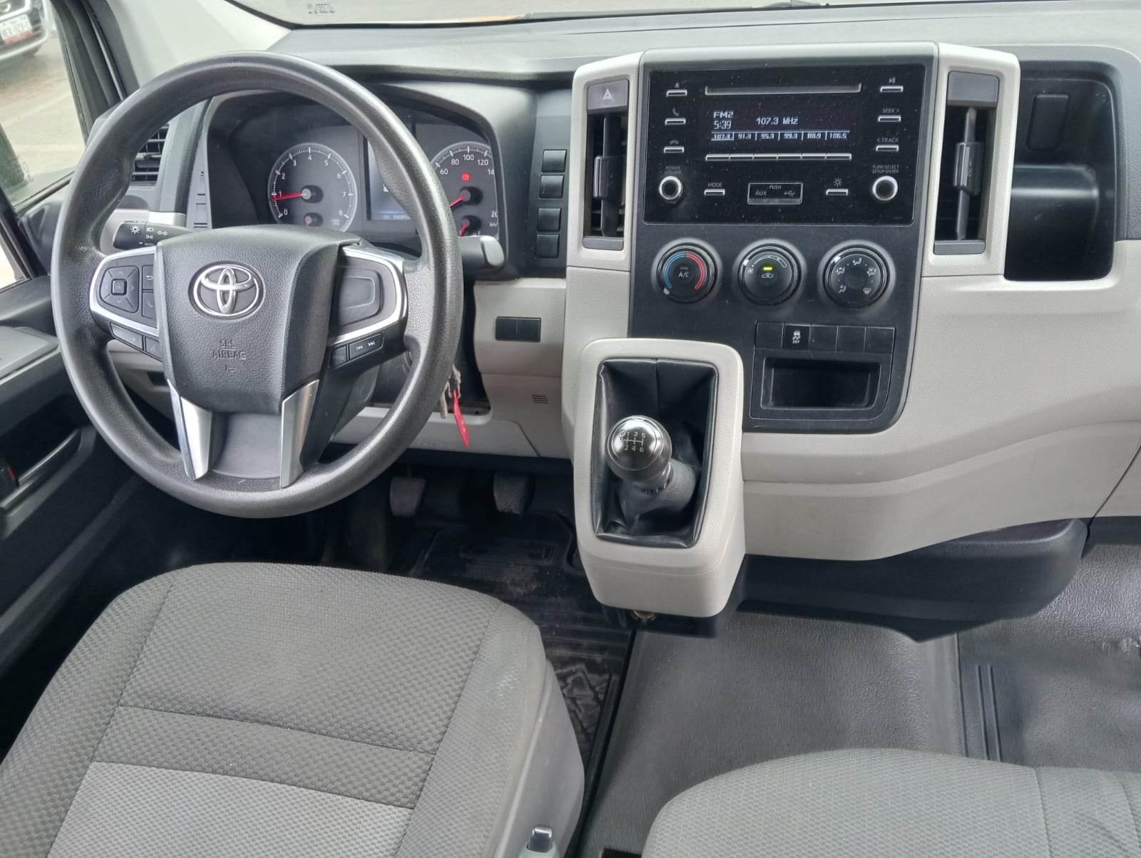 2023 Toyota Hiace Pasajeros PANEL
