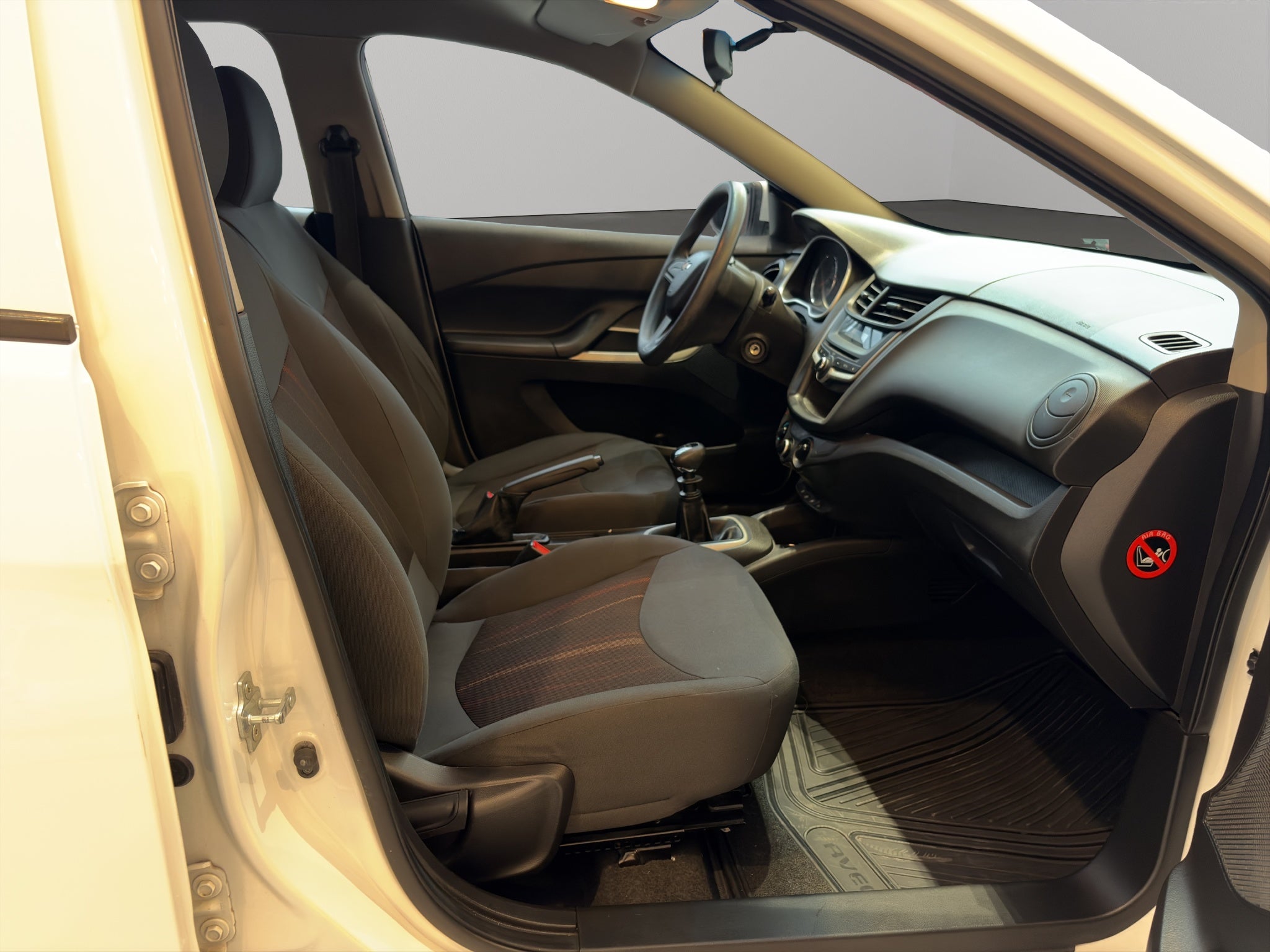 2018 Chevrolet Aveo 4 pts. LS, TM5, a/ac., R-14 (línea nueva)