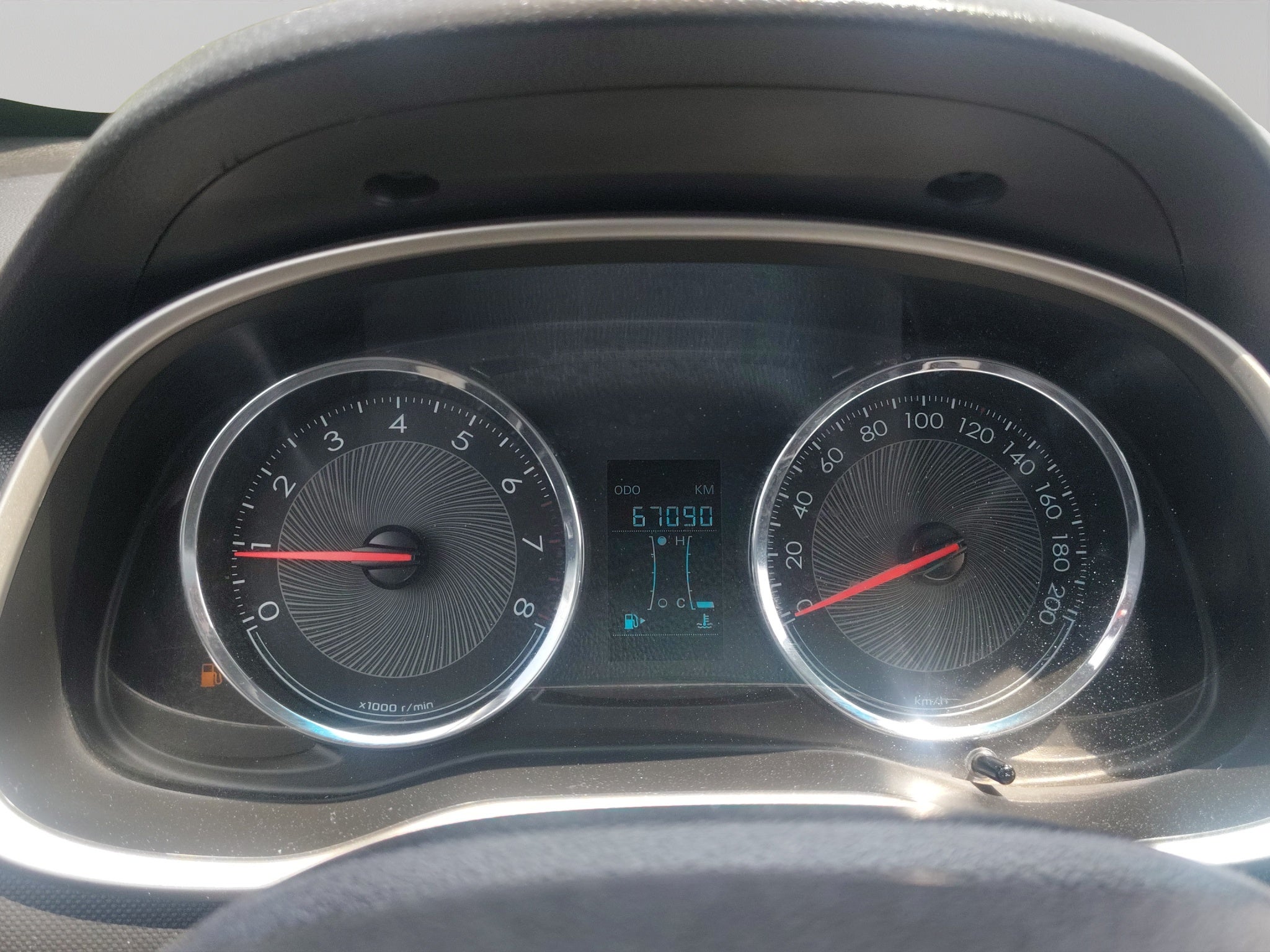2023 Chevrolet Aveo 4 pts. LS, TM5, a/ac., R-14 (línea anterior)