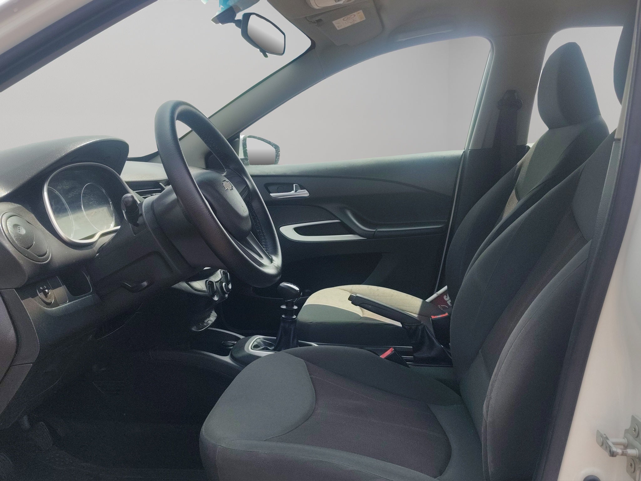 2023 Chevrolet Aveo 4 pts. LS, TM5, a/ac., R-14 (línea anterior)