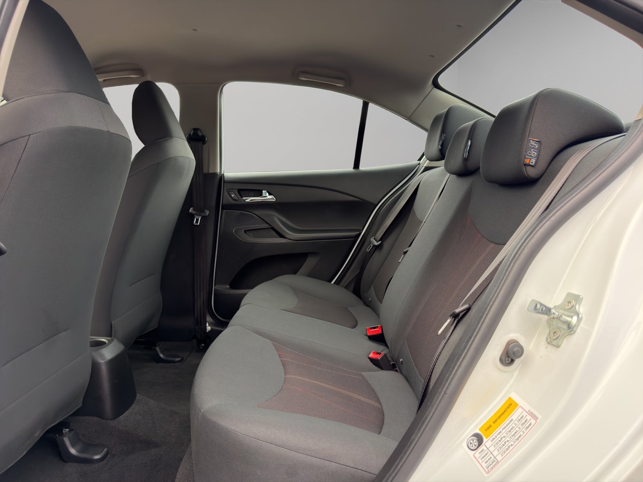 2023 Chevrolet Aveo 4 pts. LS, TM5, a/ac., R-14 (línea anterior)