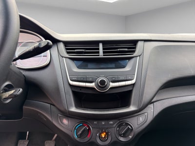 2023 Chevrolet Aveo 4 pts. LS, TM5, a/ac., R-14 (línea anterior)