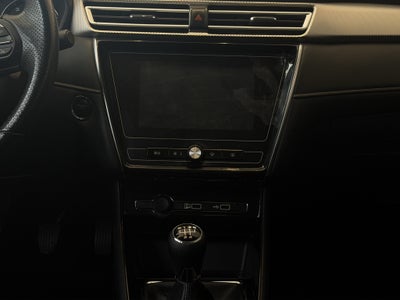 2023 MG MG5 4 pts. Excite, 1.5l, TM5, VE, piel, RA-16