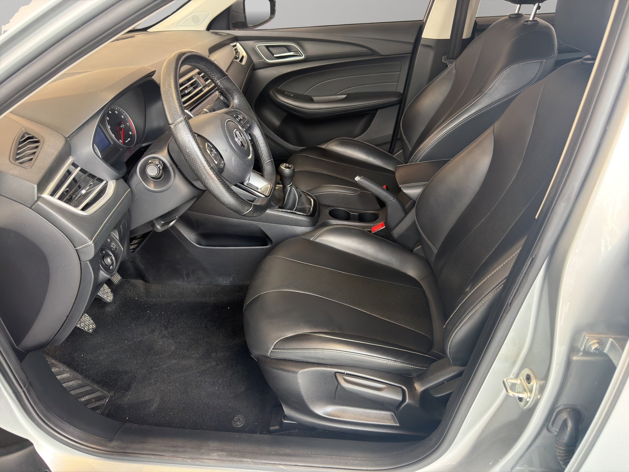 2023 MG MG5 4 pts. Excite, 1.5l, TM5, VE, piel, RA-16