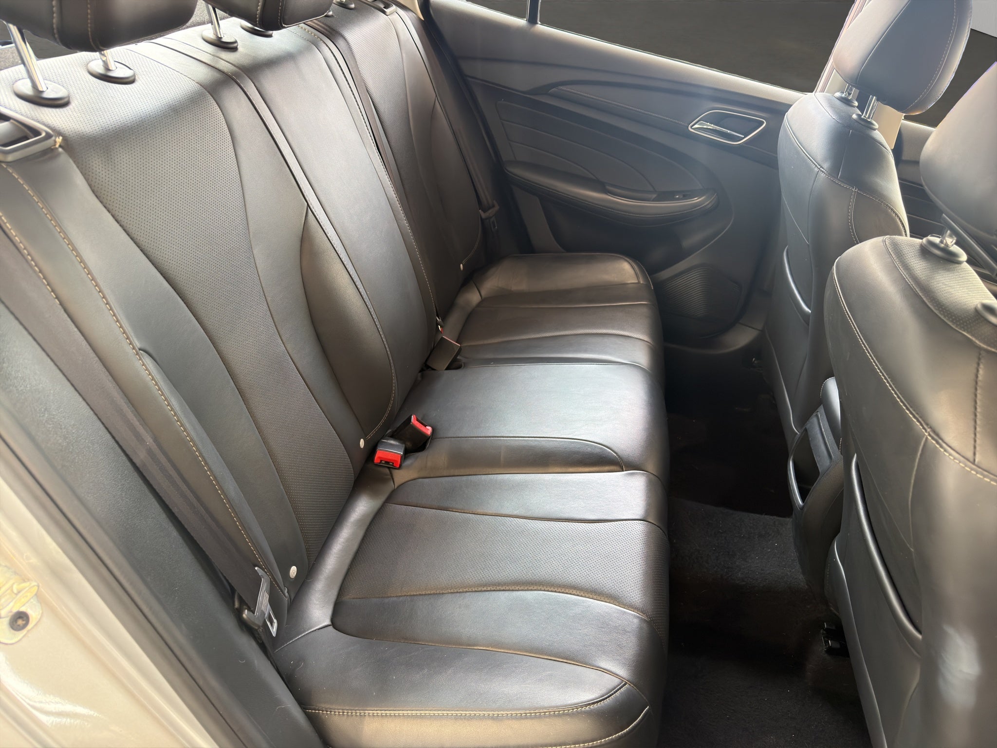 2023 MG MG5 4 pts. Excite, 1.5l, TM5, VE, piel, RA-16