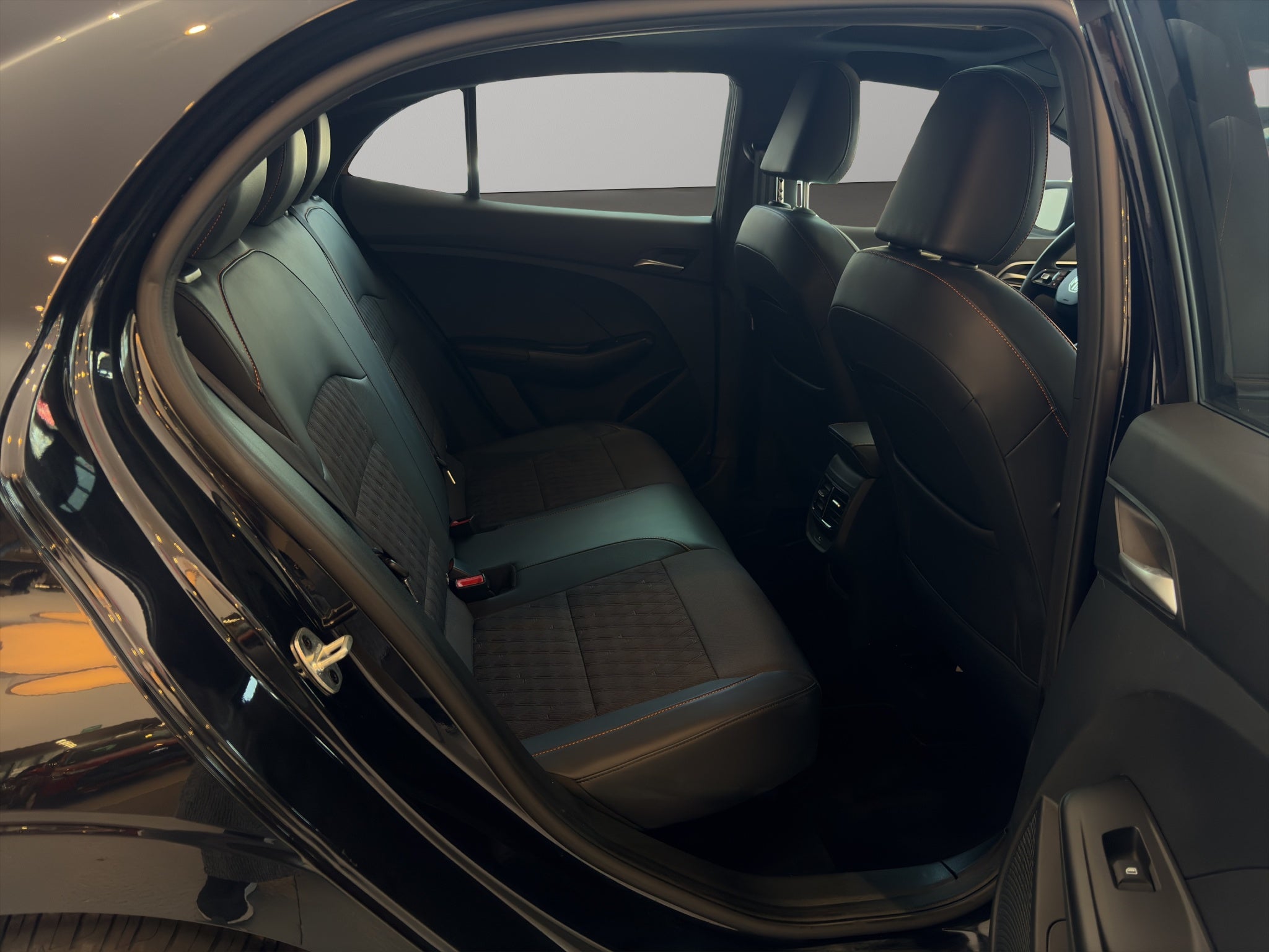 2025 MG MG3 5 pts. HB Excite, 1.5l, TA, VE, piel, QC, pantalla, RA-16