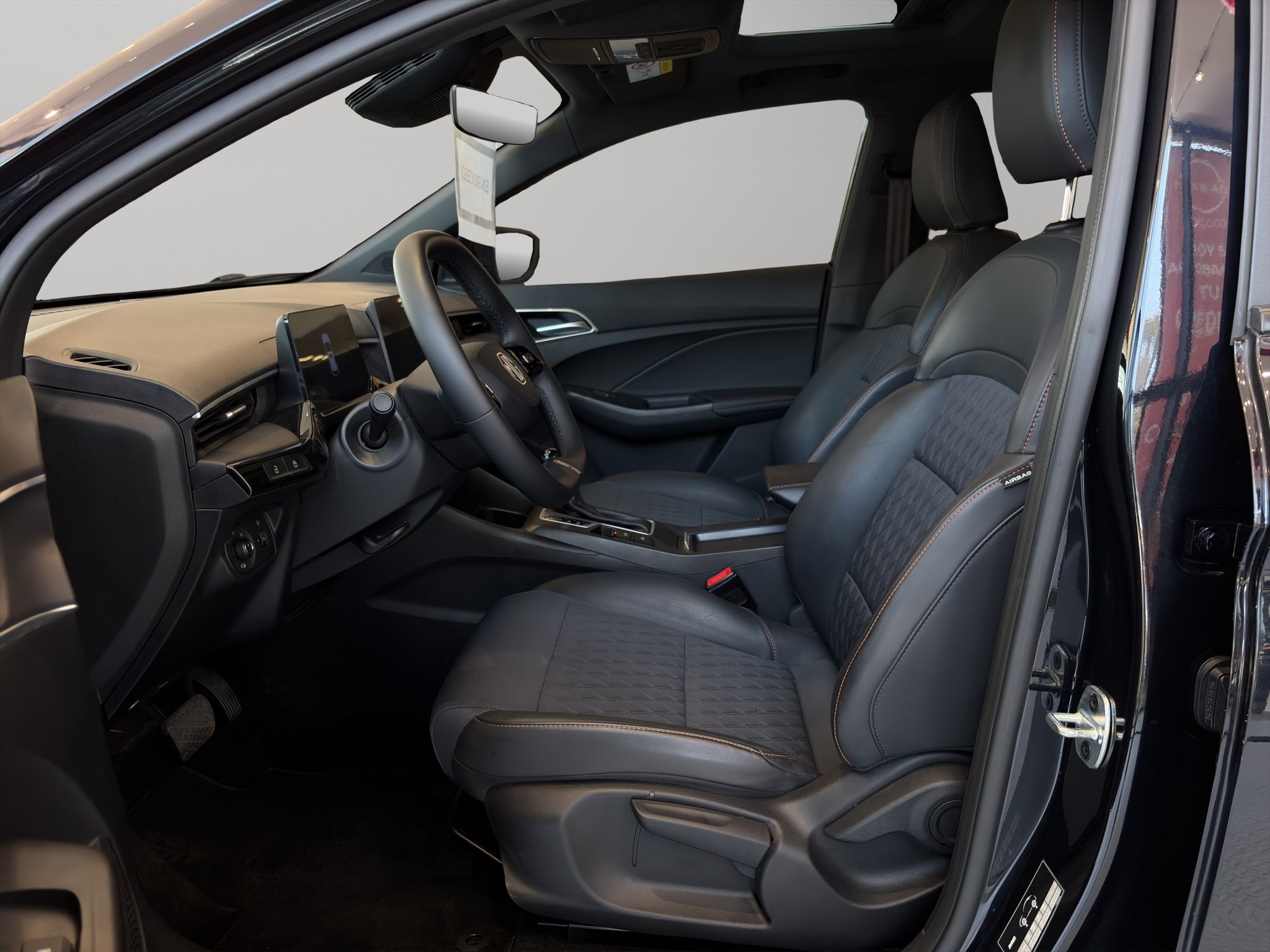 2025 MG MG3 5 pts. HB Excite, 1.5l, TA, VE, piel, QC, pantalla, RA-16