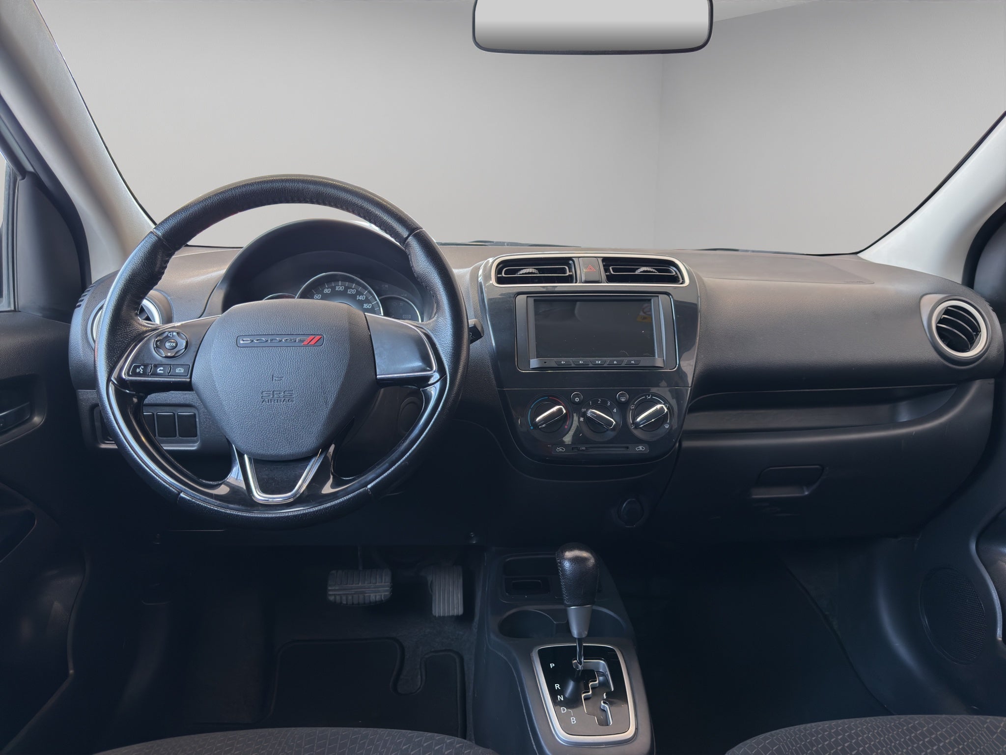 2022 Dodge Attitude 4 pts. SXT, 1.2l, TM5, a/ac., VE, f. niebla, RA-15