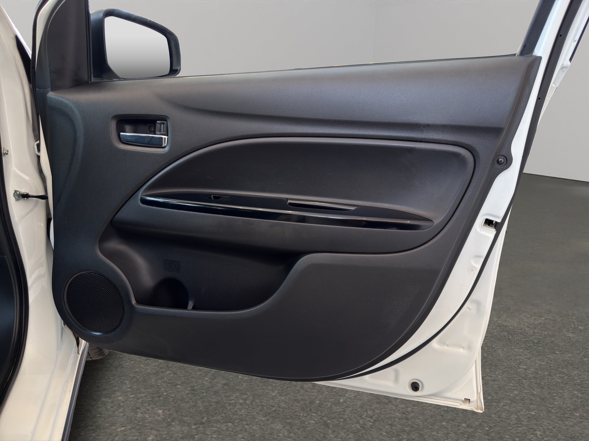 2022 Dodge Attitude 4 pts. SXT, 1.2l, TM5, a/ac., VE, f. niebla, RA-15