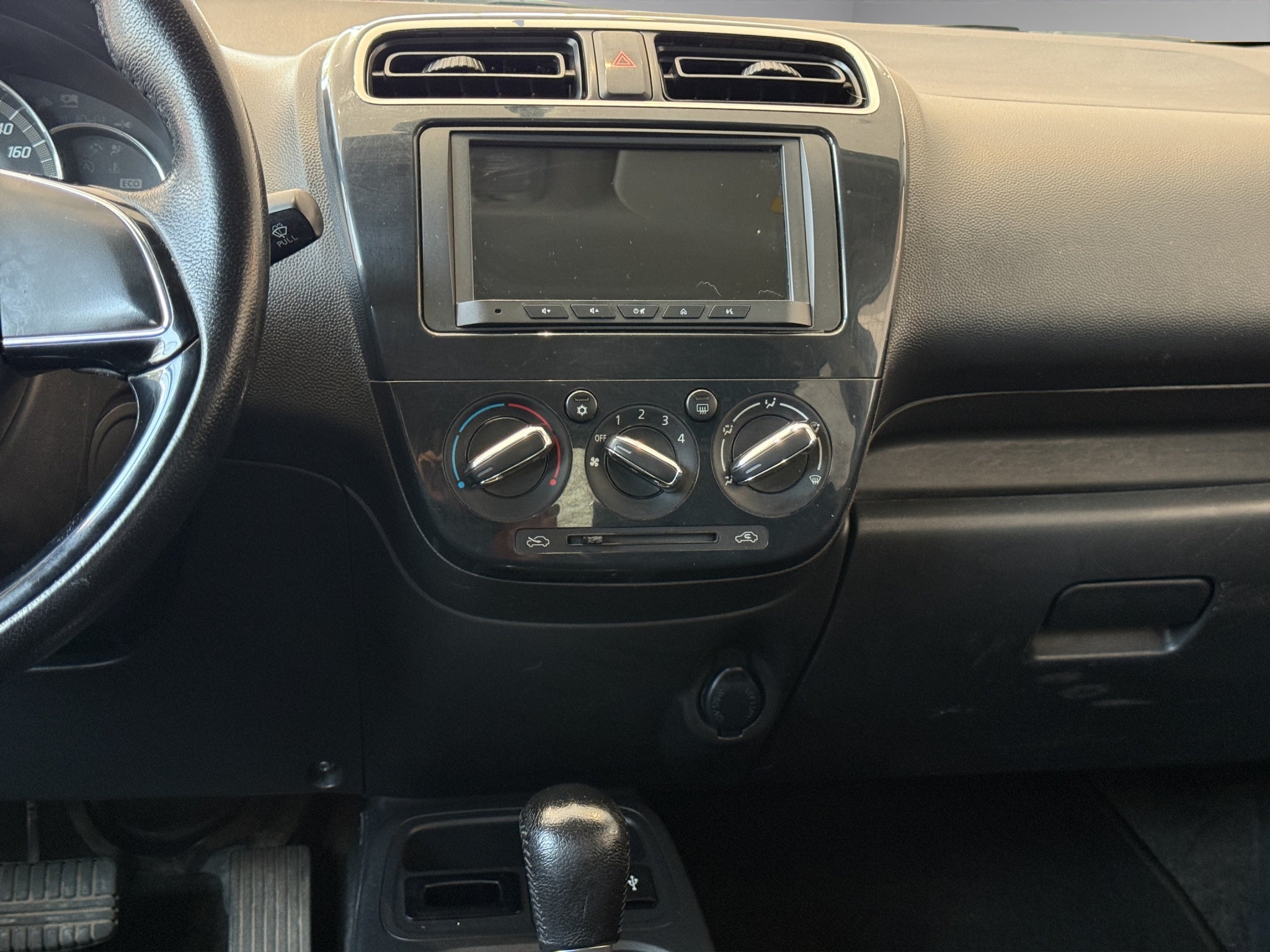 2022 Dodge Attitude 4 pts. SXT, 1.2l, TM5, a/ac., VE, f. niebla, RA-15