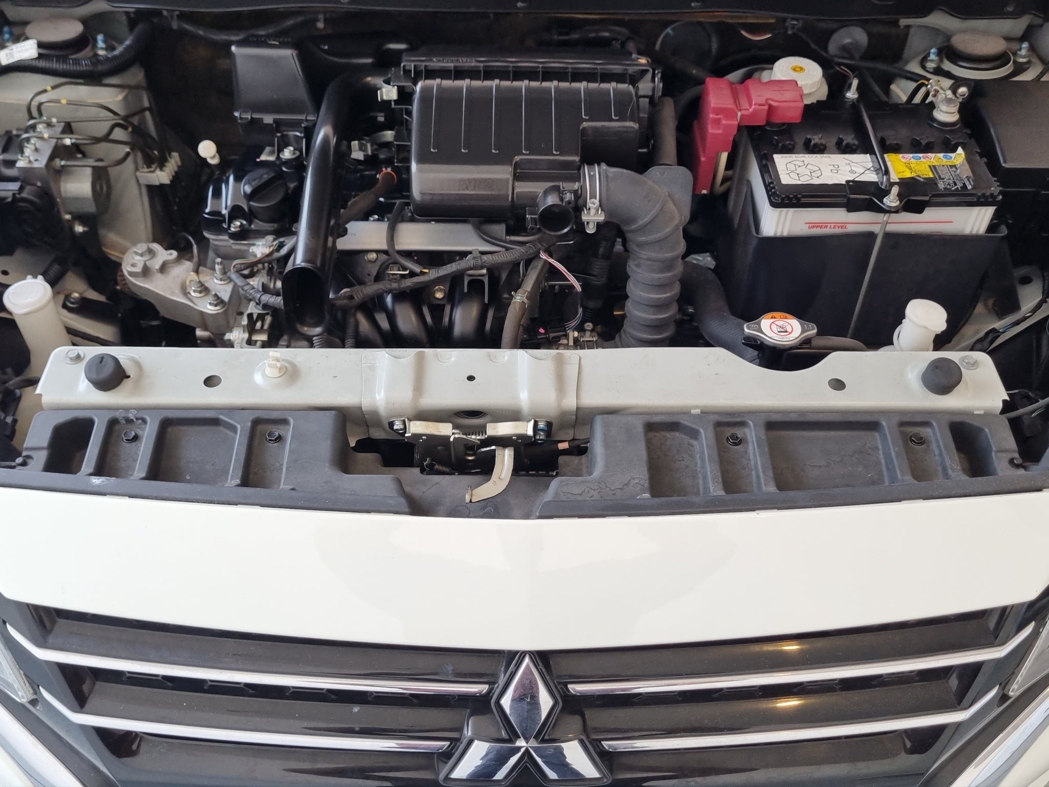 2021 Mitsubishi Mirage 4 pts. G4 GLX, TM5, a/ac., VE del., R-14 (cambio de línea)